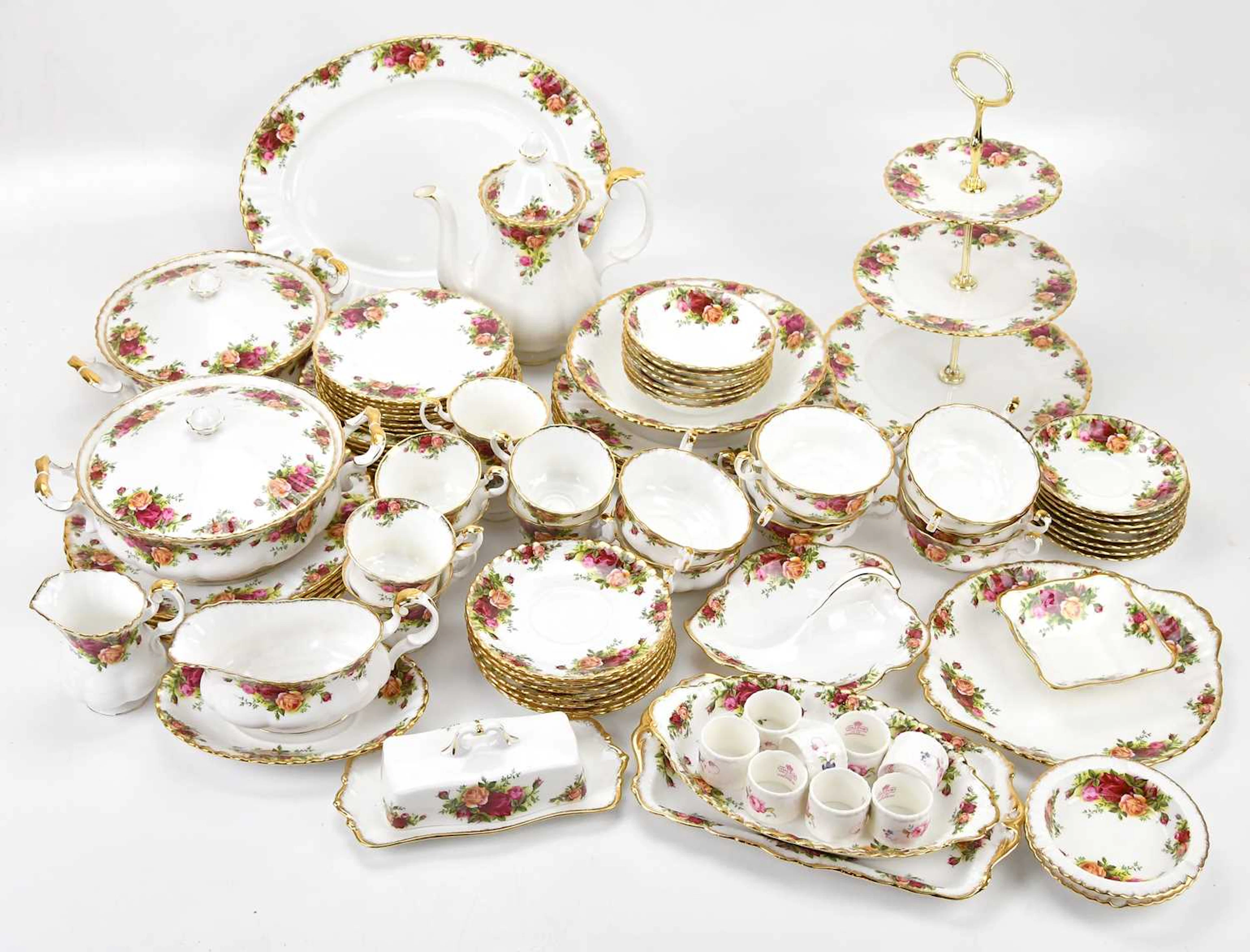 ROYAL ALBERT; an 'Old Country Roses' pattern part tea/dinner service