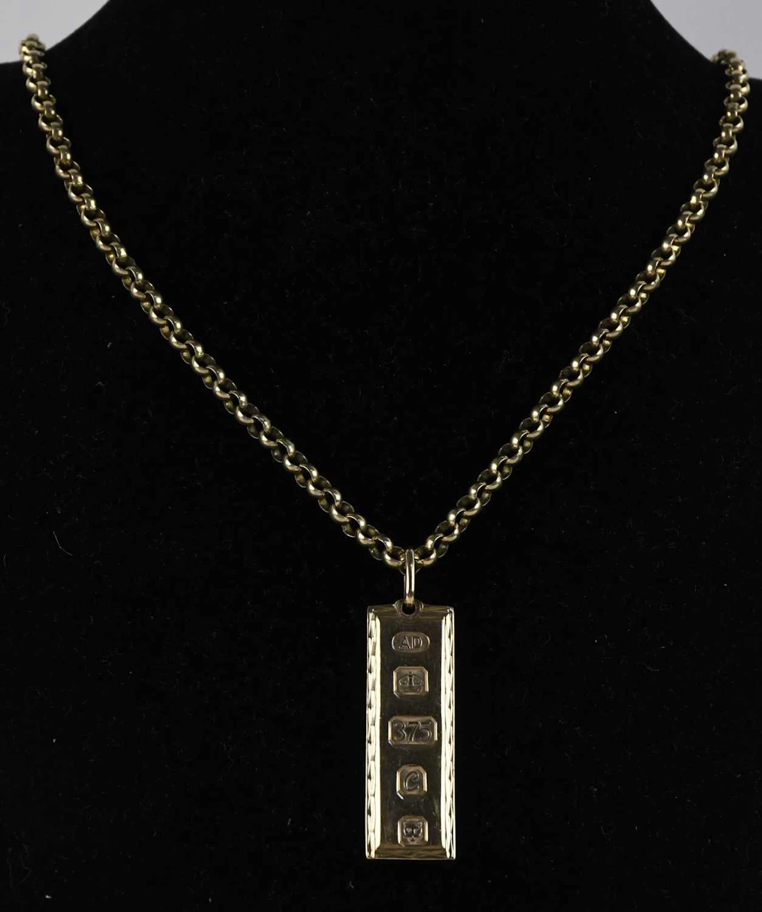 A 9ct yellow gold belcher link necklace with ring clasp
