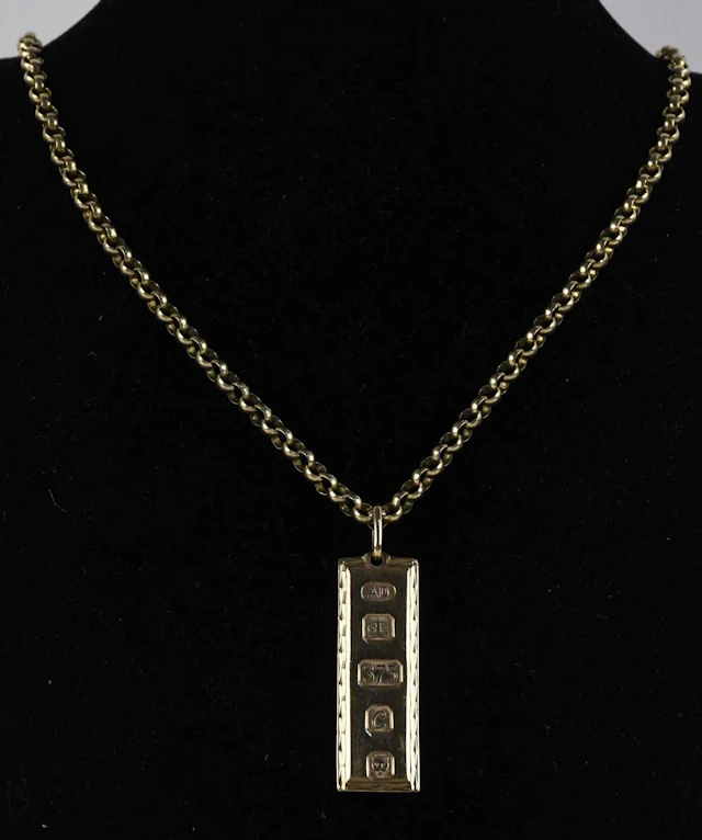 A 9ct yellow gold belcher link necklace with ring clasp