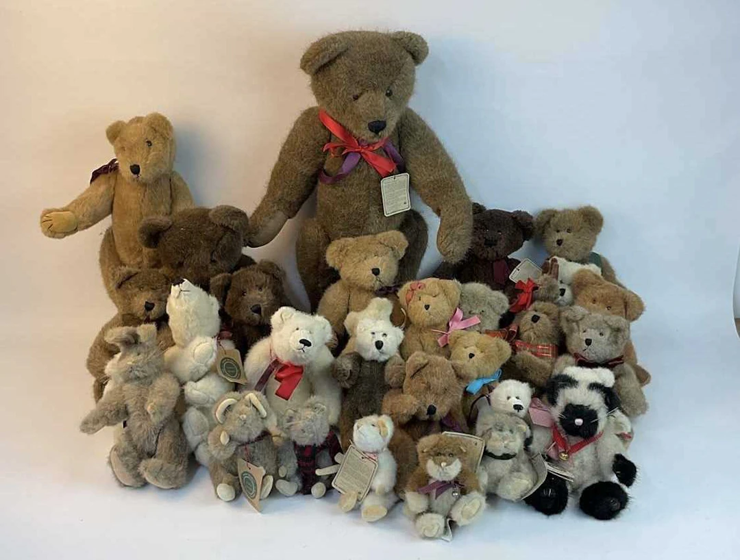 BOYDS BEARS; a collection of teddy bears and other plush animals