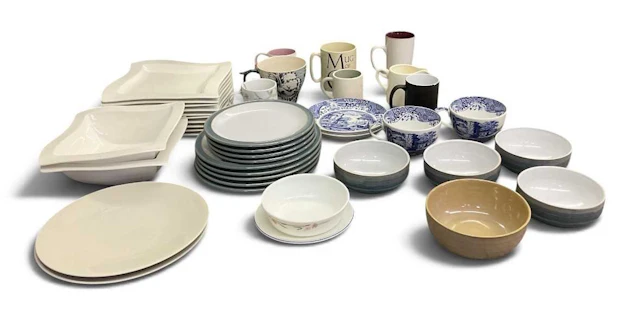 A quantity of assorted sundry ceramics