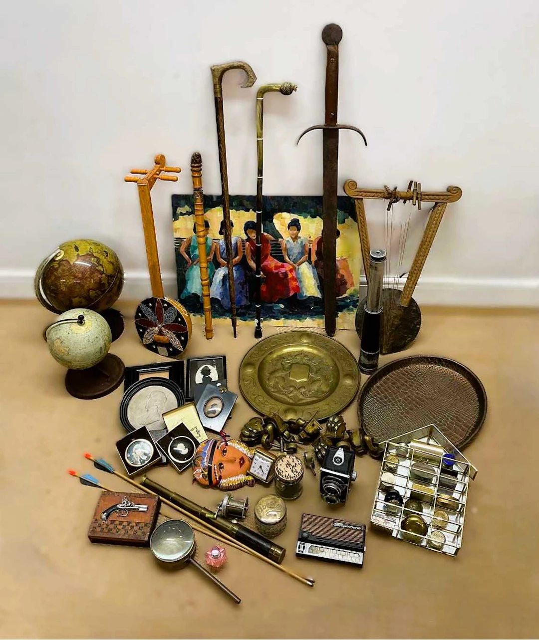 A quantity of collectible items