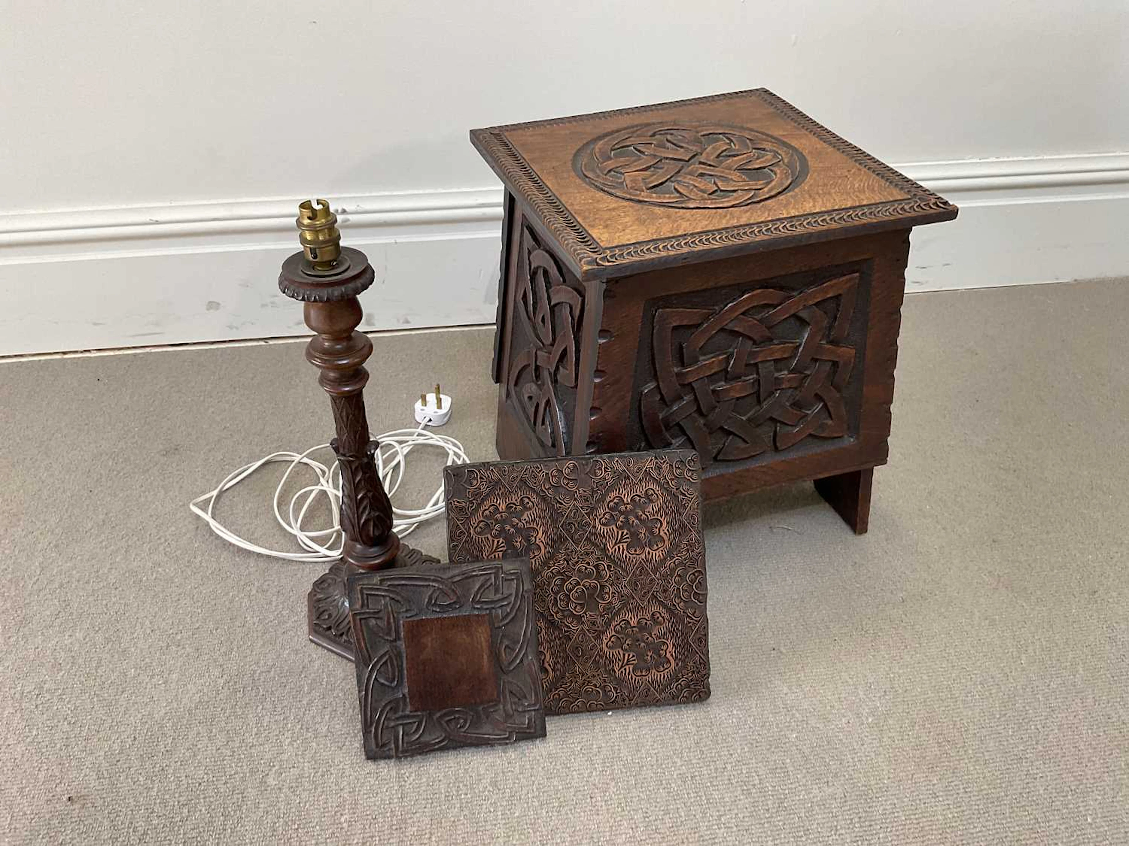 MACCLESFIELD SCHOOL OF CARVNG; a carved oak sewing box