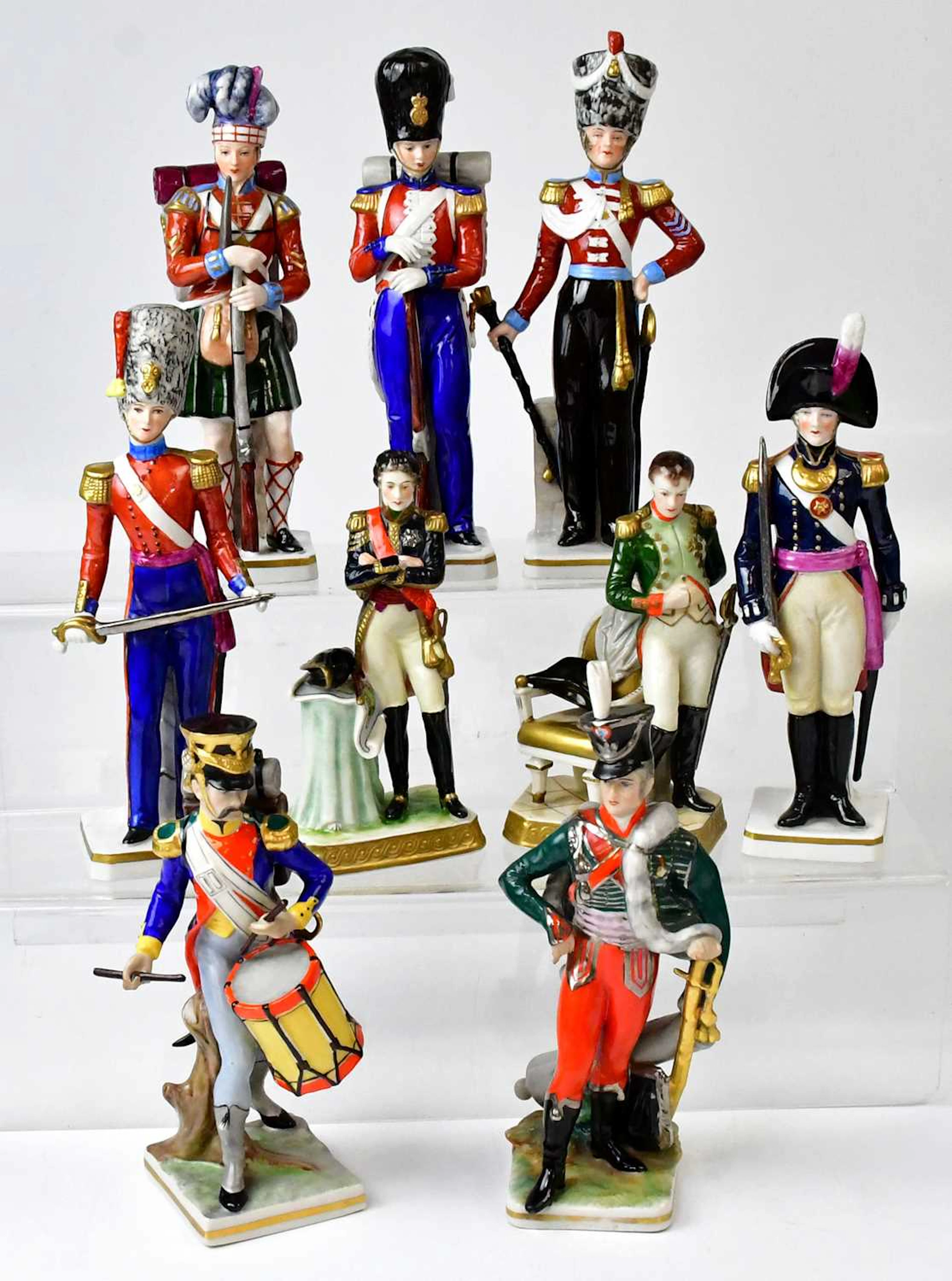 CAPODIMONTE; nine figures of soldiers