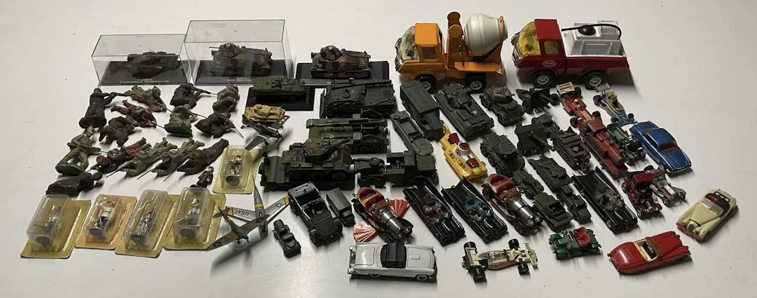 A quantity of diecast toys