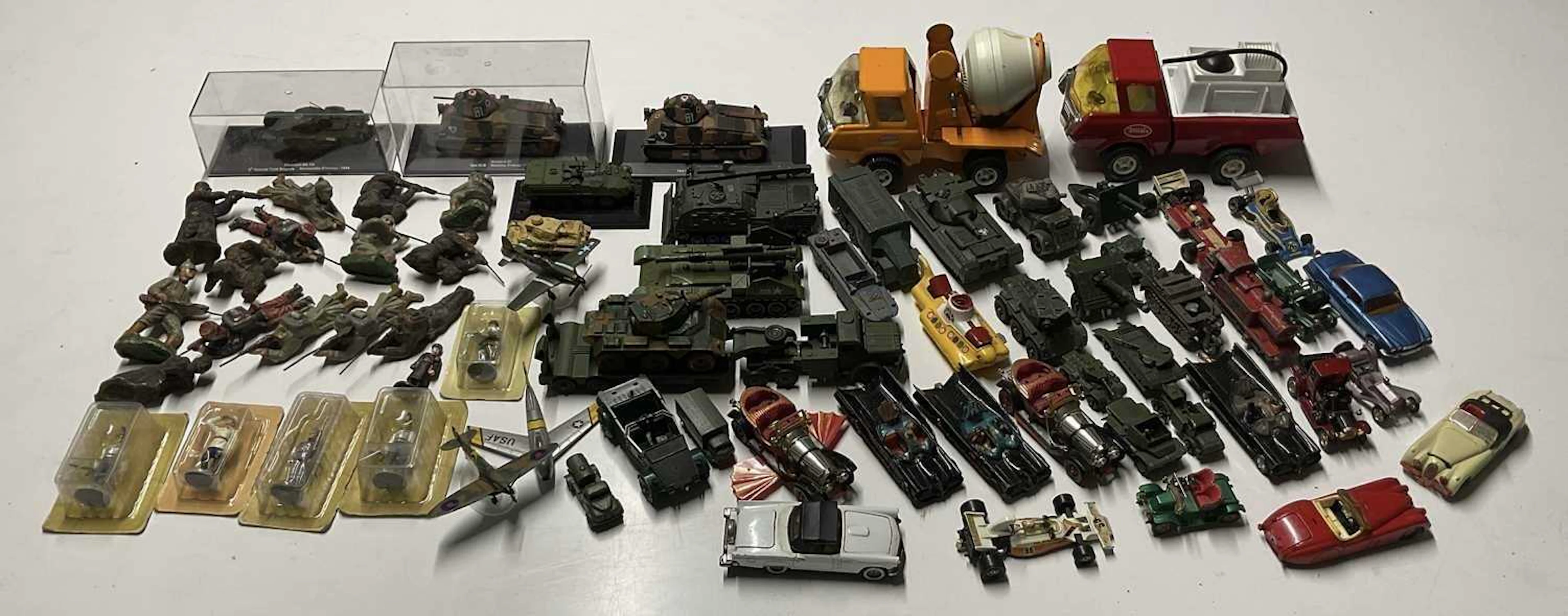 A quantity of diecast toys