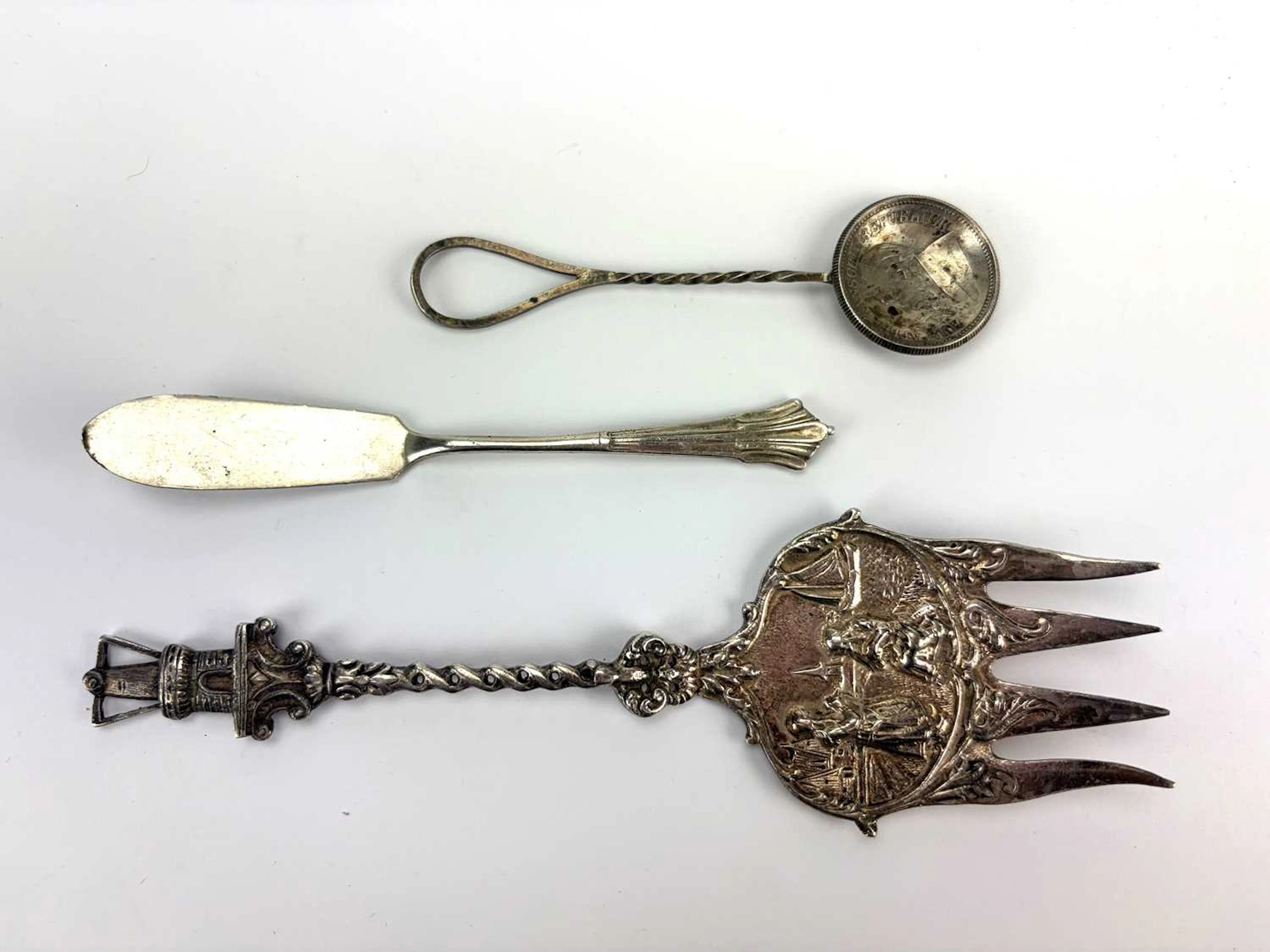 JOSIAH WILLIAMS & CO; a Victorian hallmarked silver fish knife