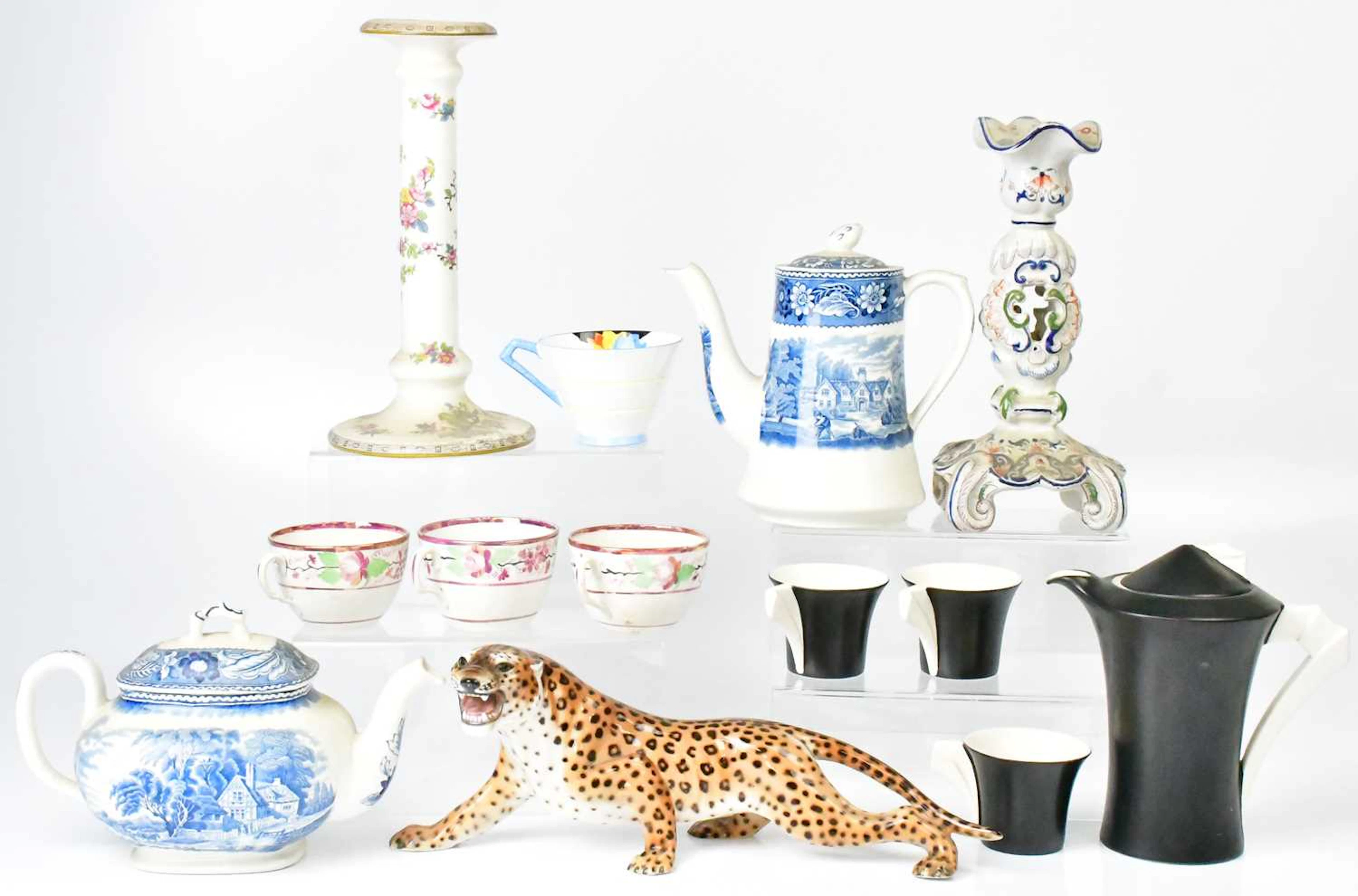 A mixed lot of ceramics to include an Art Deco florally...