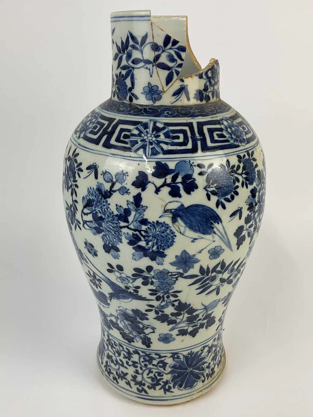 A Chinese blue and white porcelain vase of baluster form
