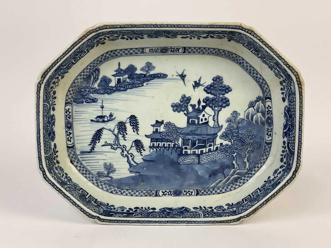 A Chinese blue and white octagonal dish decorated with...