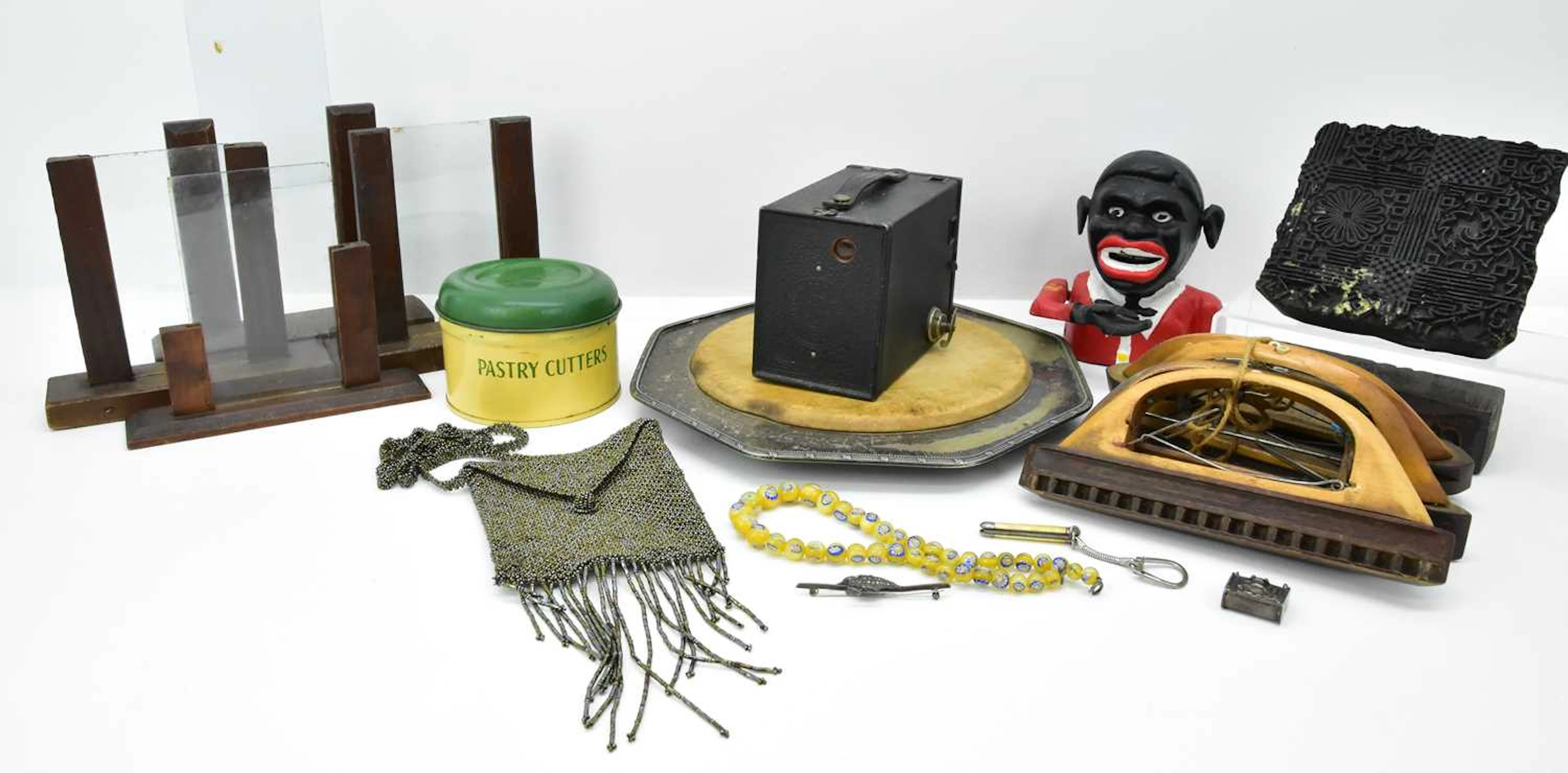 Mixed collectibles including a No