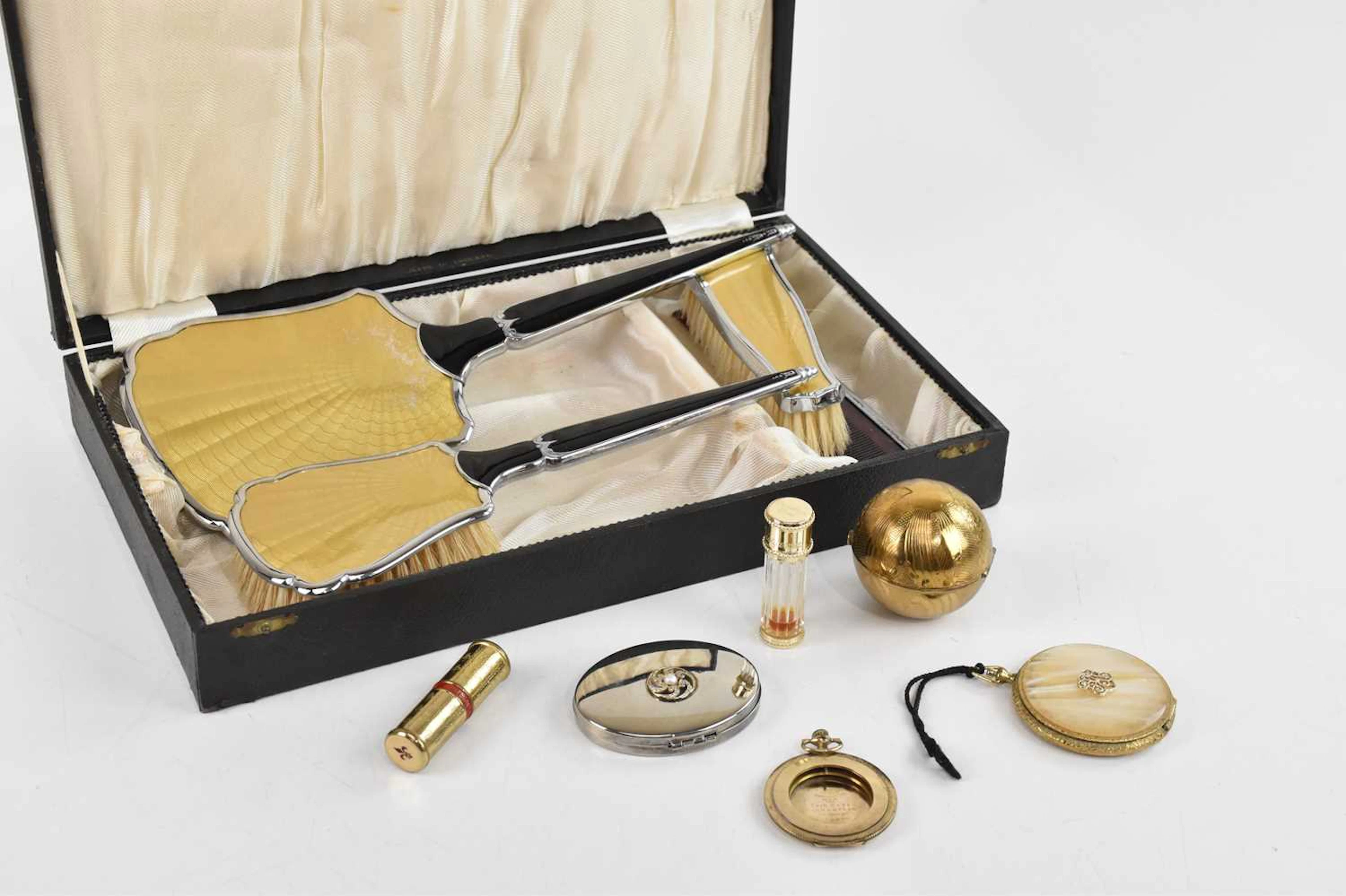 ESTEE LAUDER; a 'Honey Glow' circular compact with mother of pearl effect panel