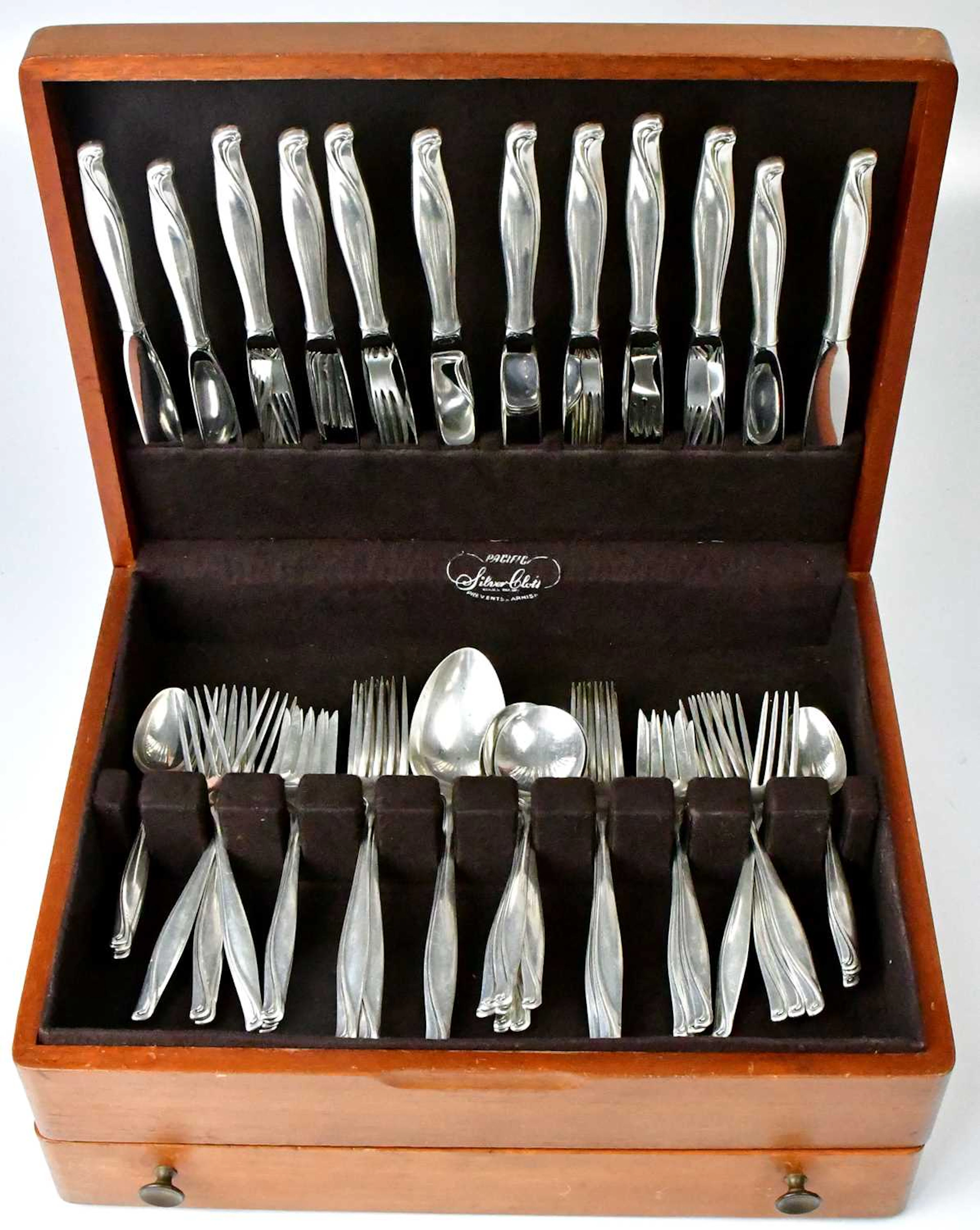 An Alvin sterling canteen of cutlery for eight place...