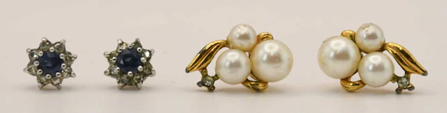 Two pairs of 9ct yellow gold earrings