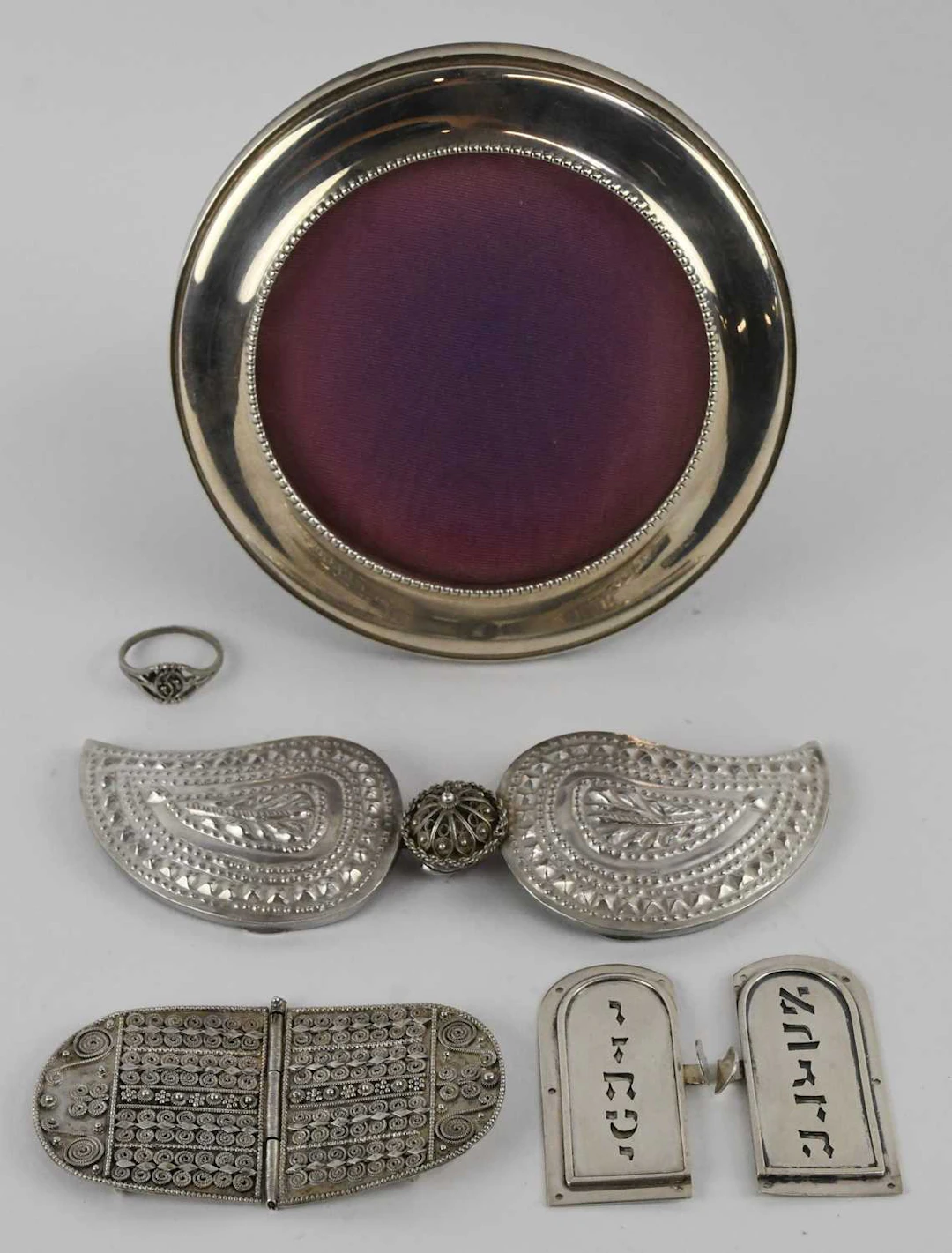 An Elizabeth II hallmarked silver circular easel back photograph frame