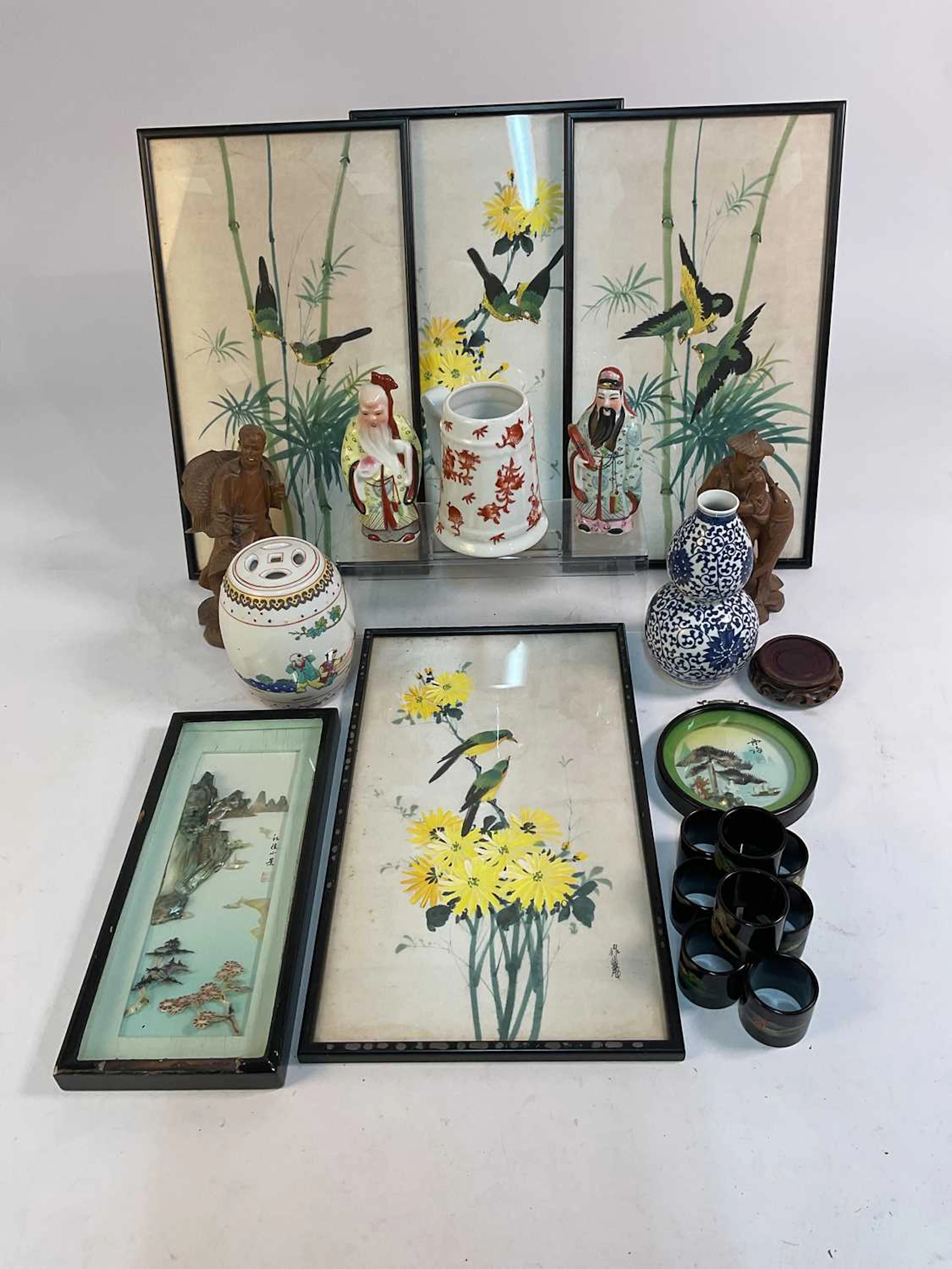 A quantity of Oriental decorative pieces