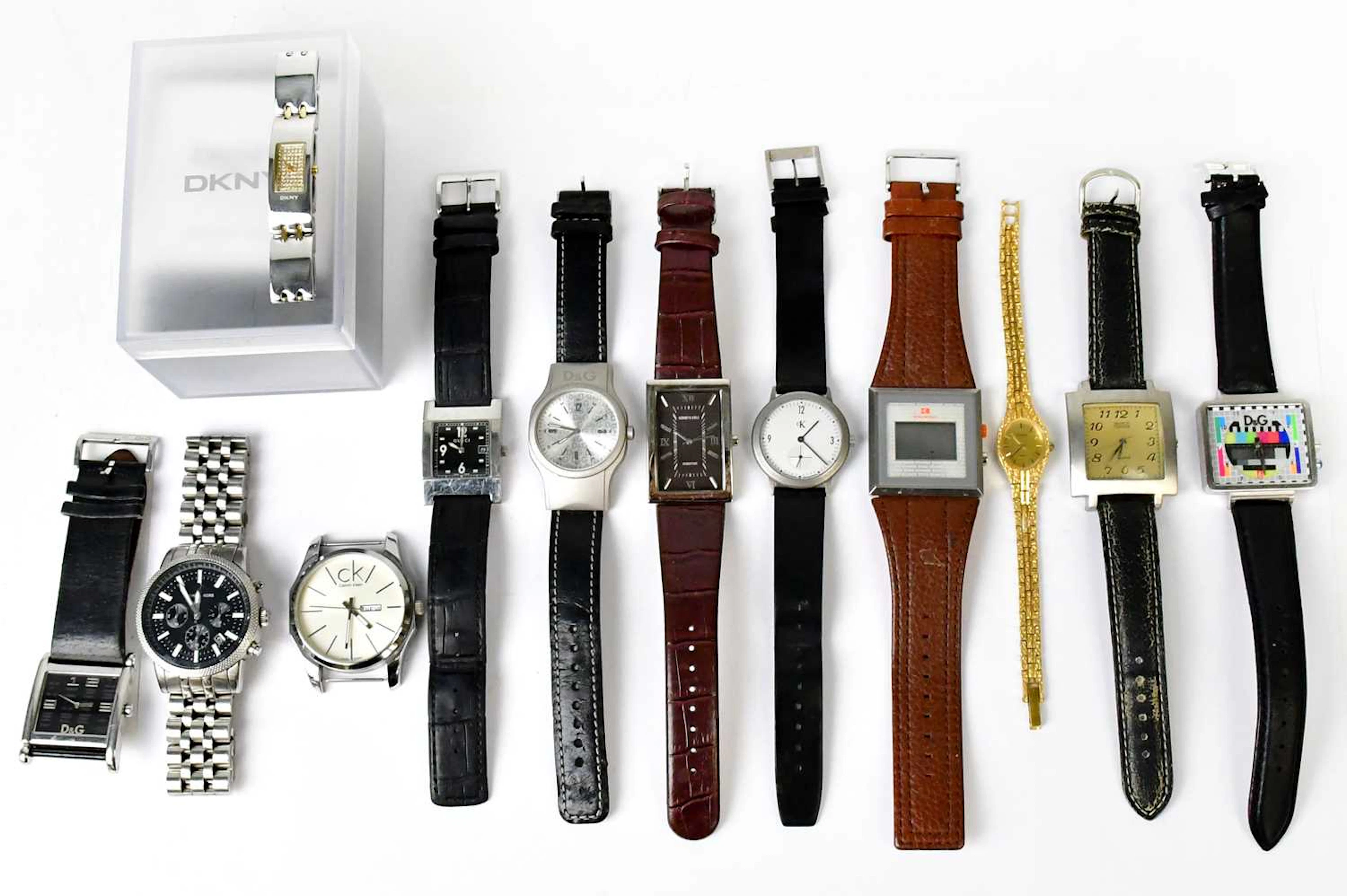 A quantity of fashion watches