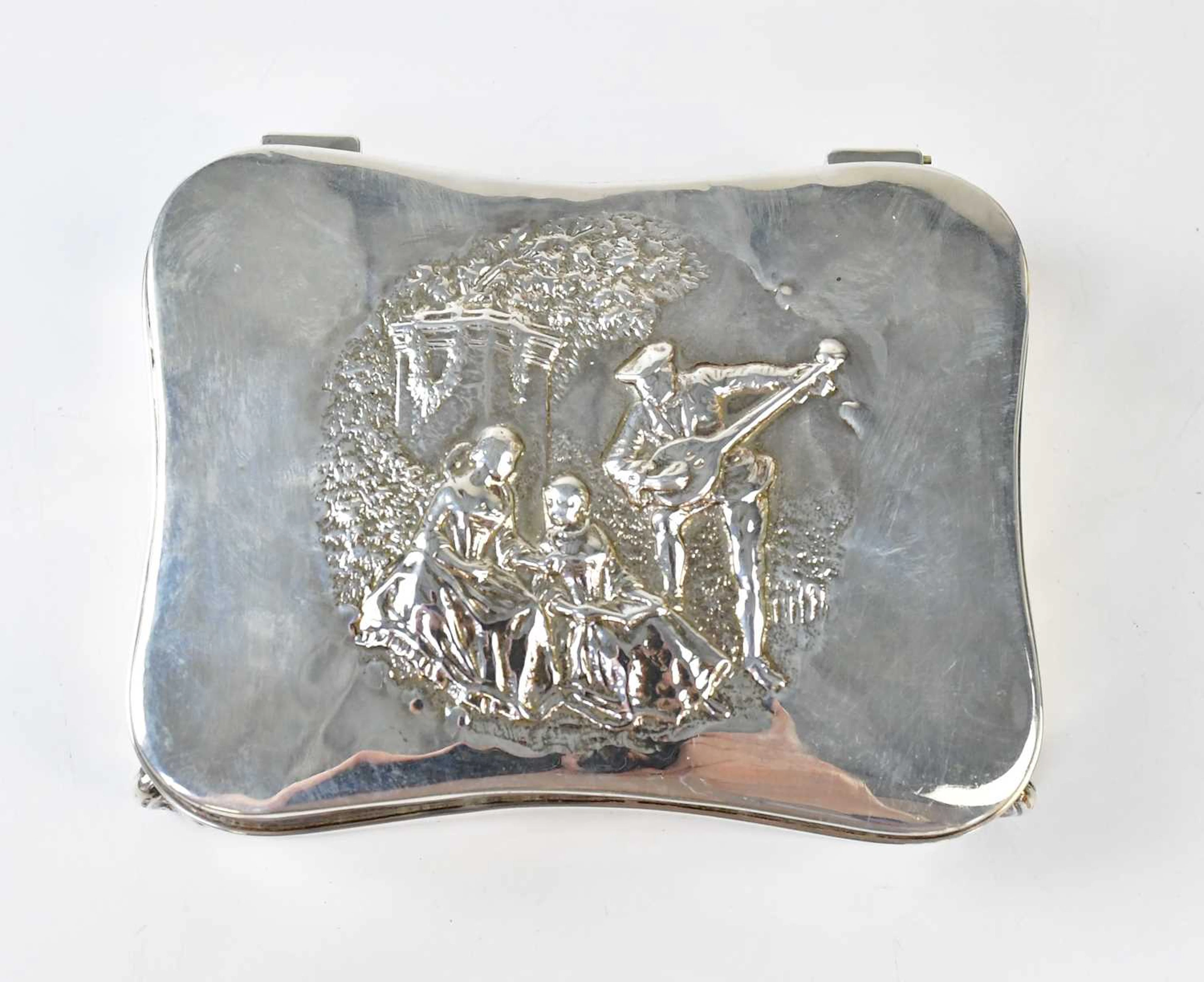 WILLIAM COMYNS & SONS; an Edward VII hallmarked silver jewellery box