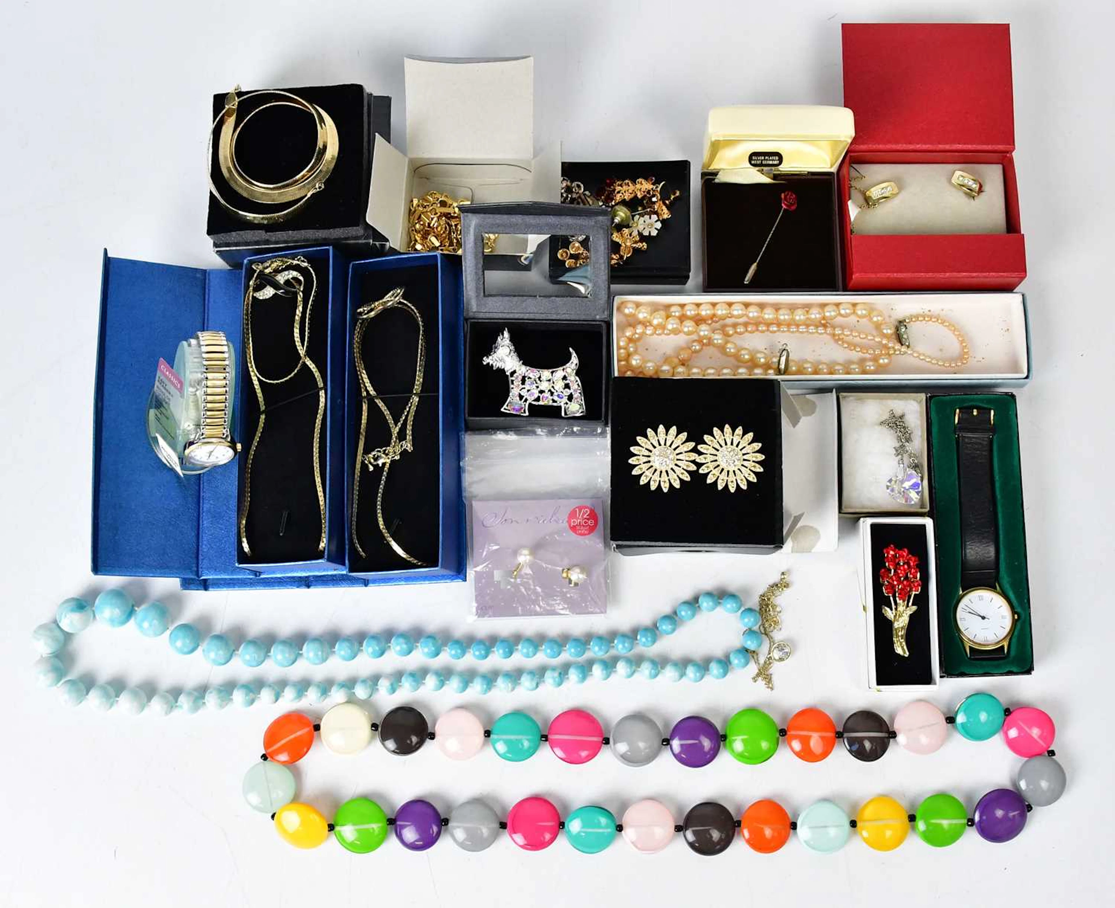 A quantity of vintage costume jewellery