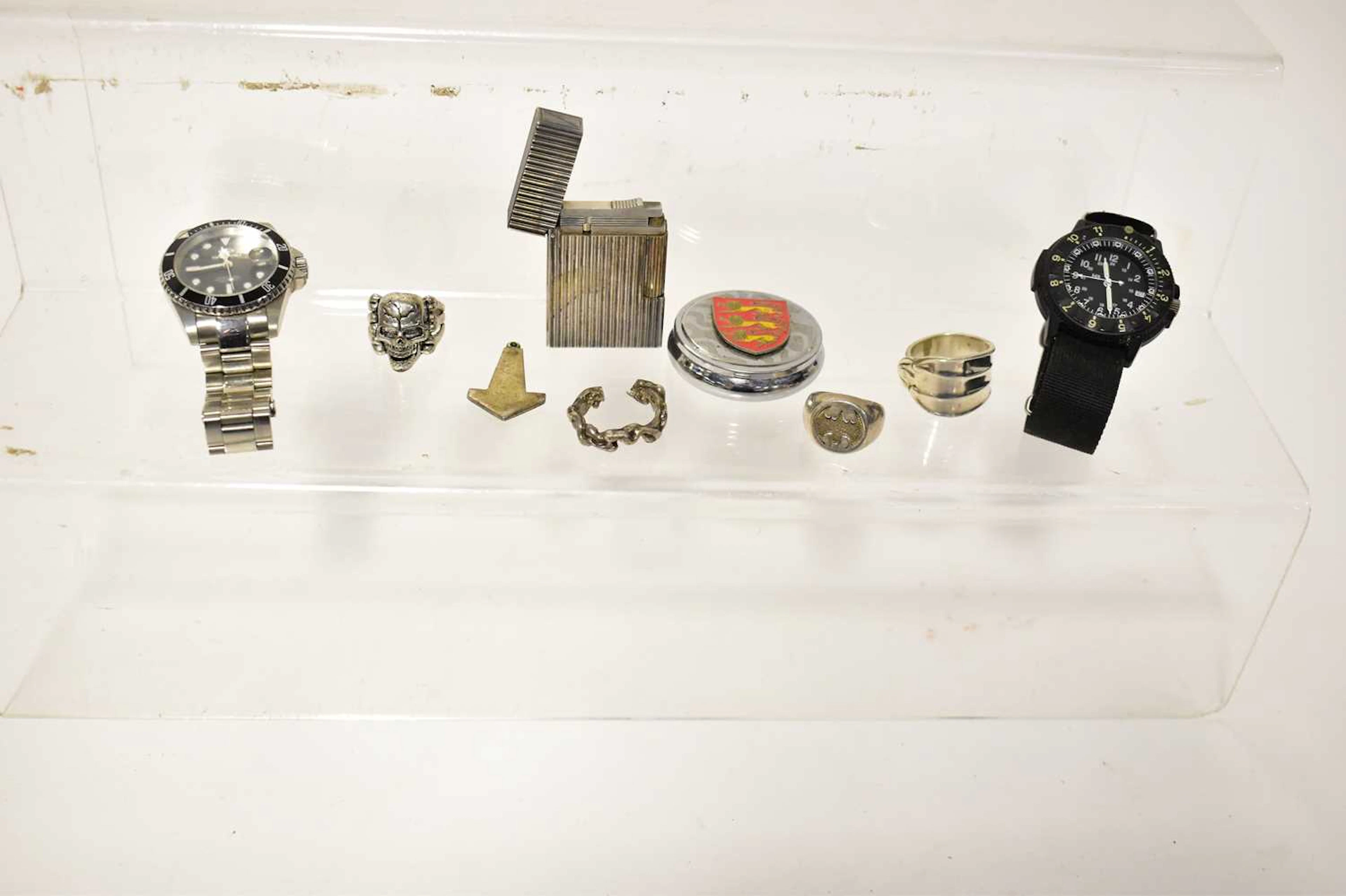 A quantity of costume jewellery