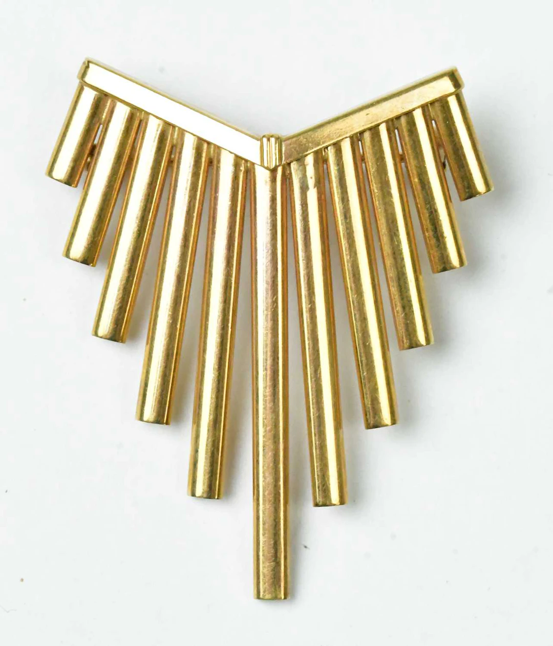 A 9ct yellow gold brooch in the form of graduated bars