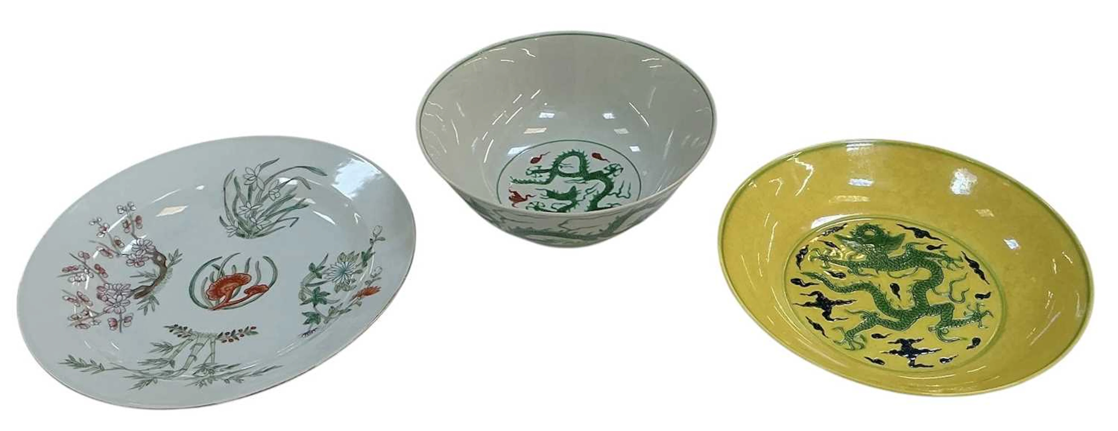 A modern Chinese Kangxi style porcelain bowl