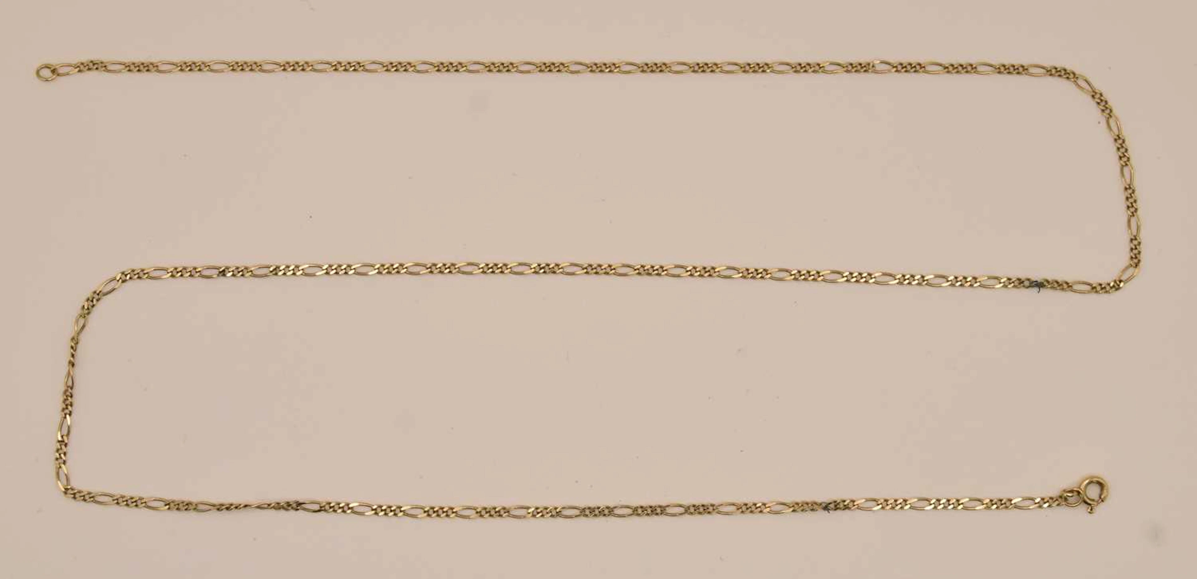A 9ct yellow gold fine dainty figaro link necklace