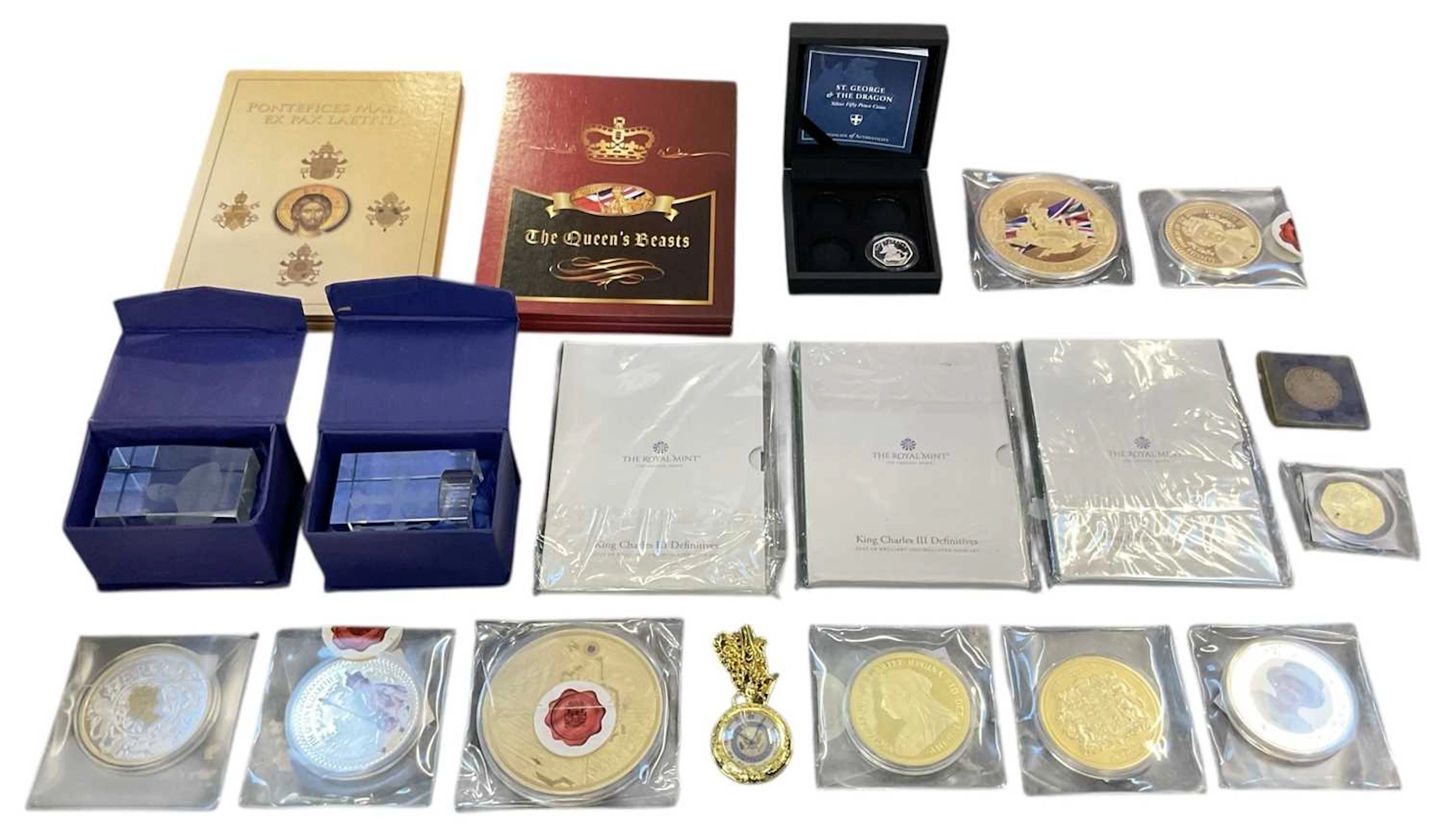 Various collectors' coins including 'The Popes of the Modern Era' in XXL format