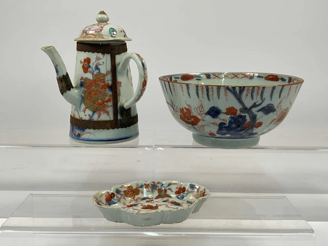 A Chinese Imari pattern angled export coffee pot