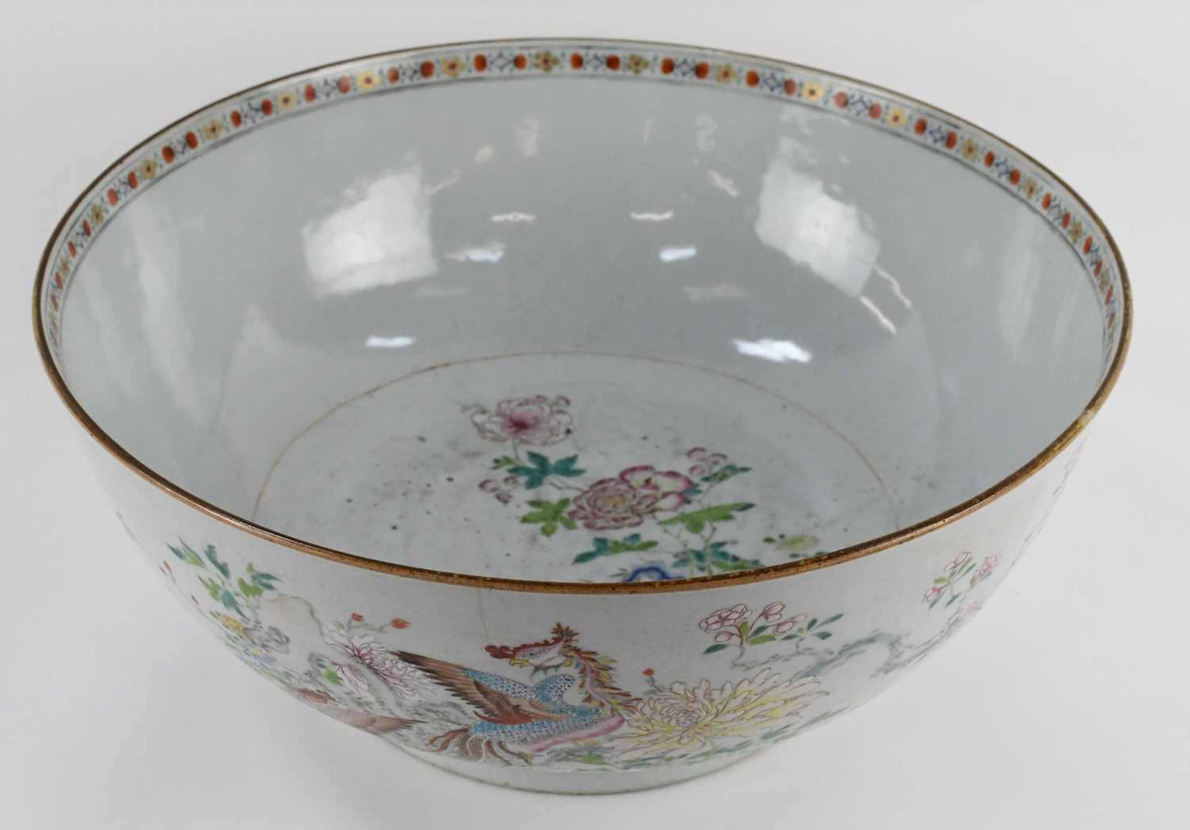 A 19th century Chinese Export ware hand painted porcelain bowl