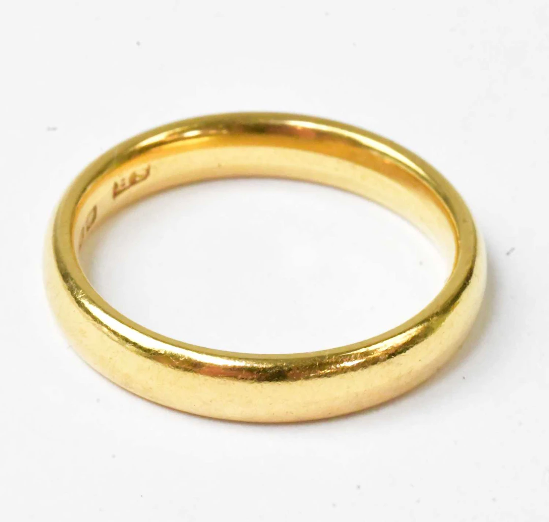 A 22ct yellow gold wedding band