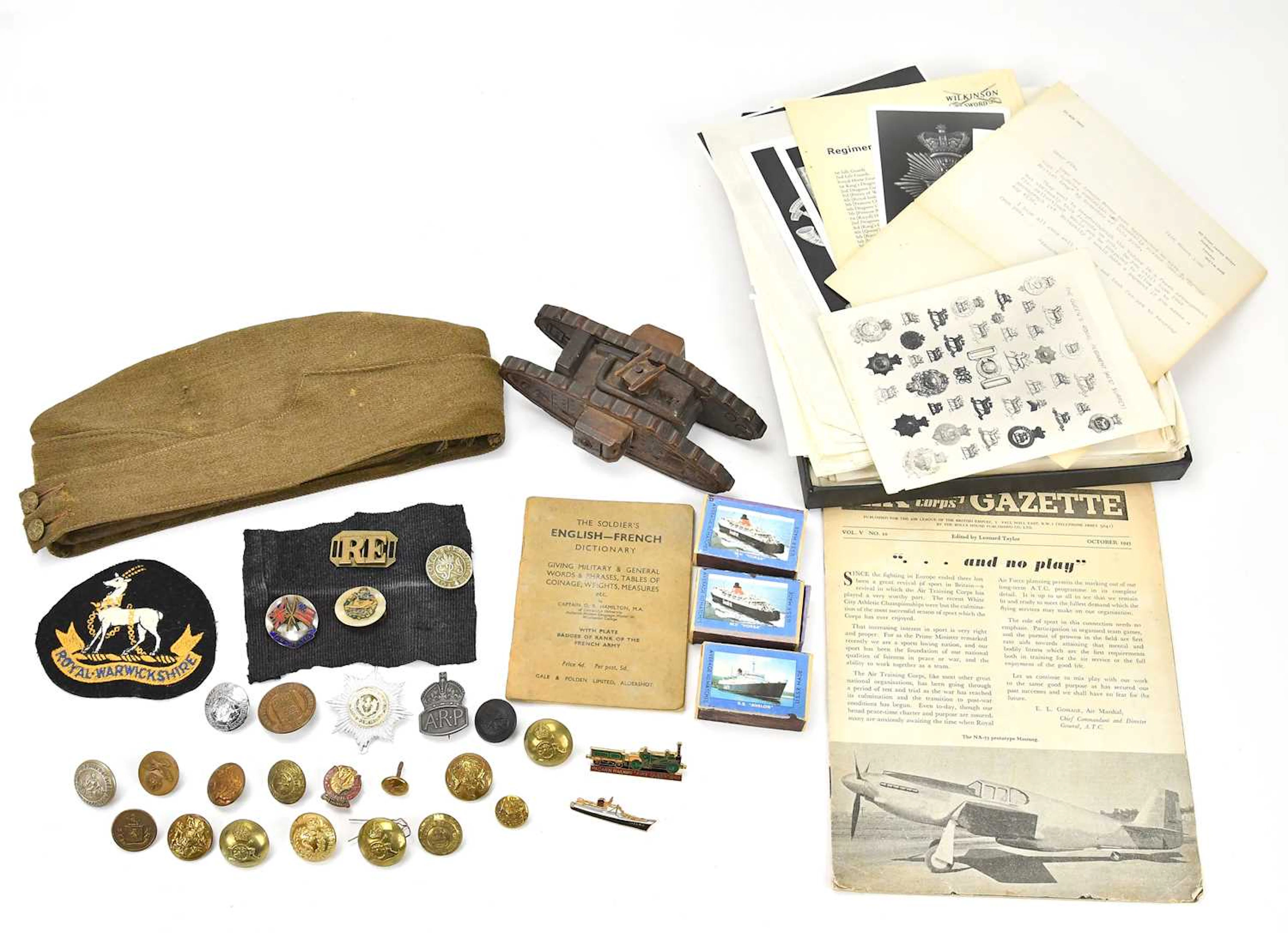 A small collection of military badges and buttons