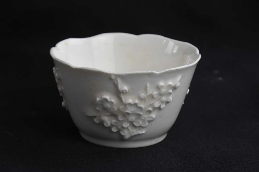 BOW; an 18th century porcelain tea bowl