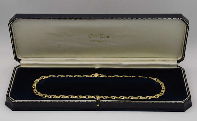 An 18ct yellow gold flat link necklace
