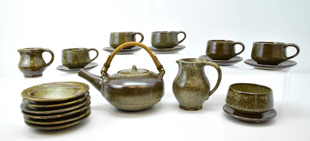 AYLESFORD POTTERY (THE FRIARS); a twenty-one-piece studio pottery tea set