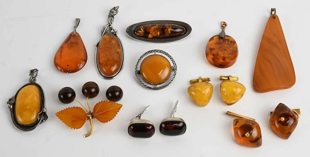 A quantity of 925 silver mounted
