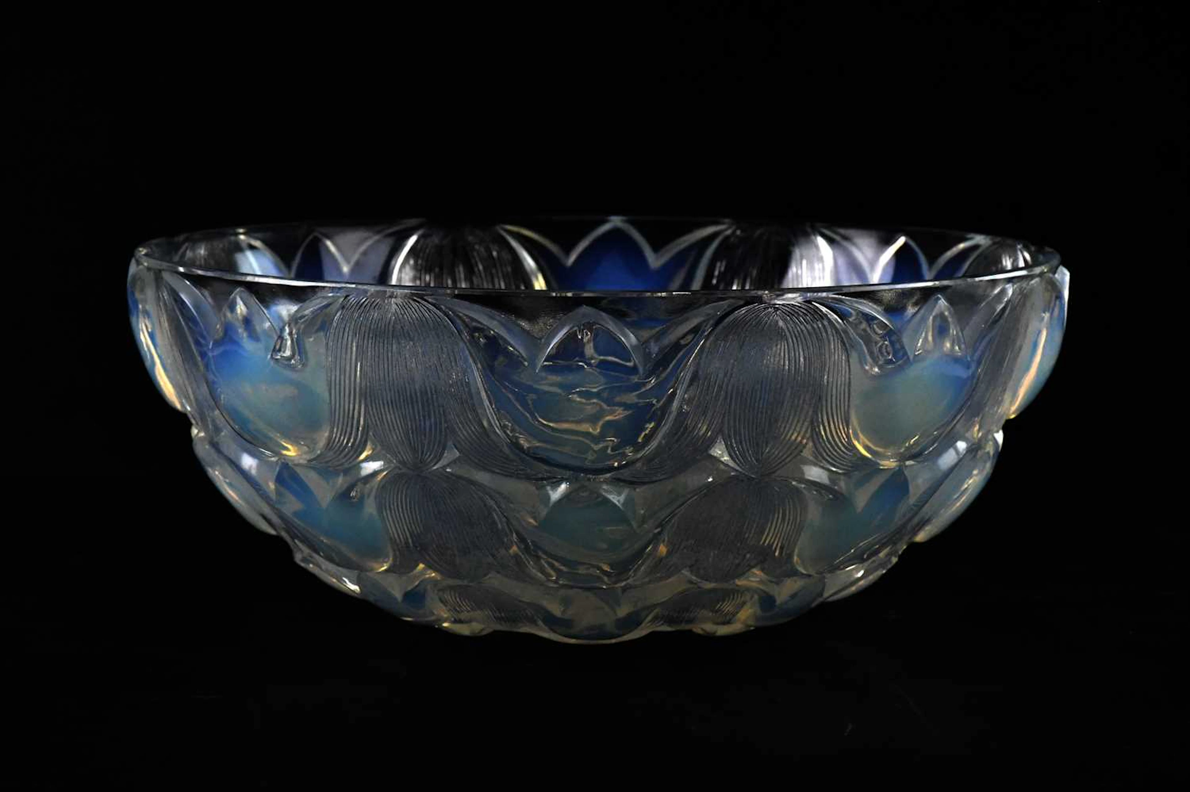 RENE LALIQUE; an Art Deco opalescent glass bowl of circular form