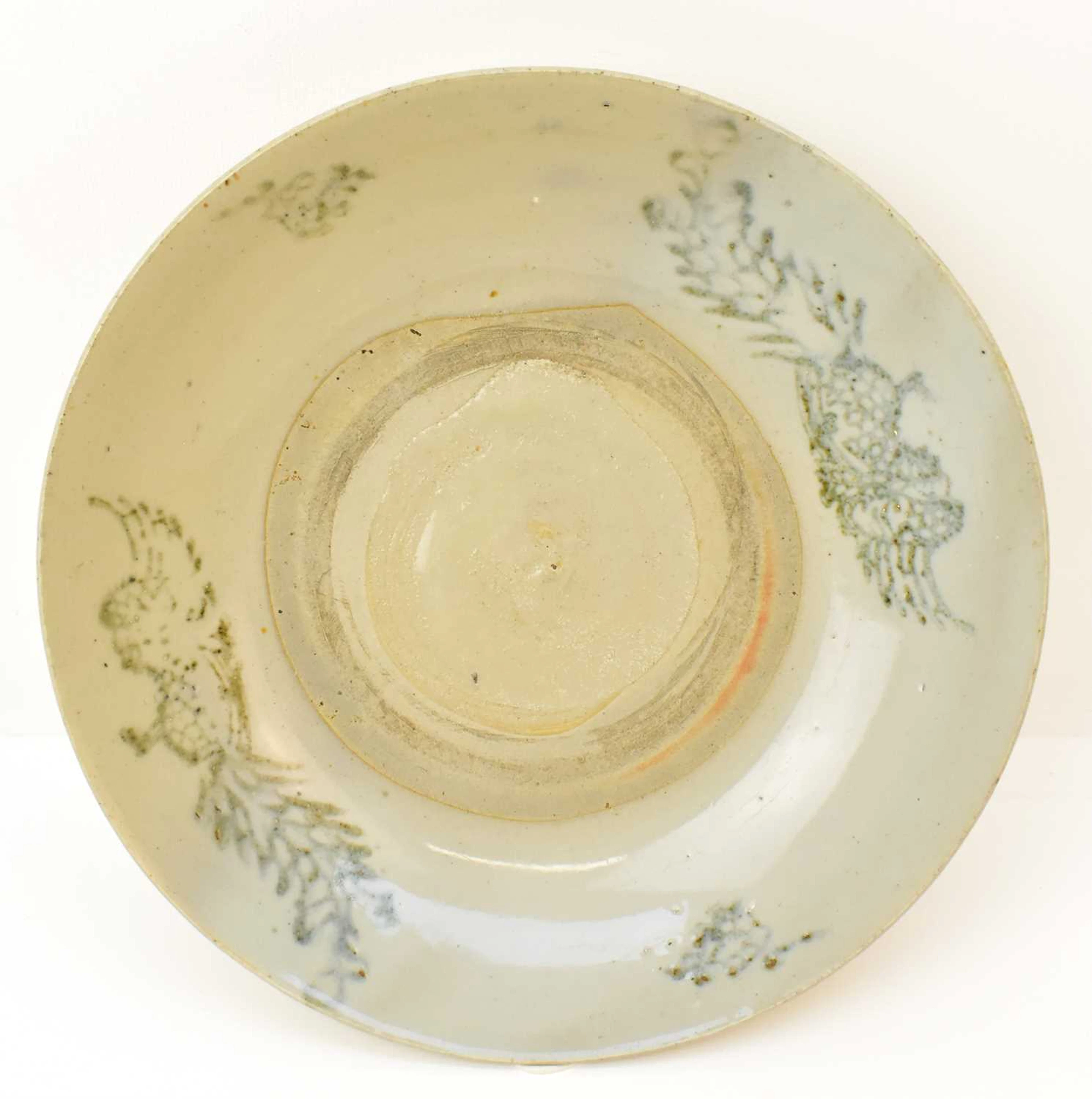A large Ming dynasty Zhangzhou pottery bowl