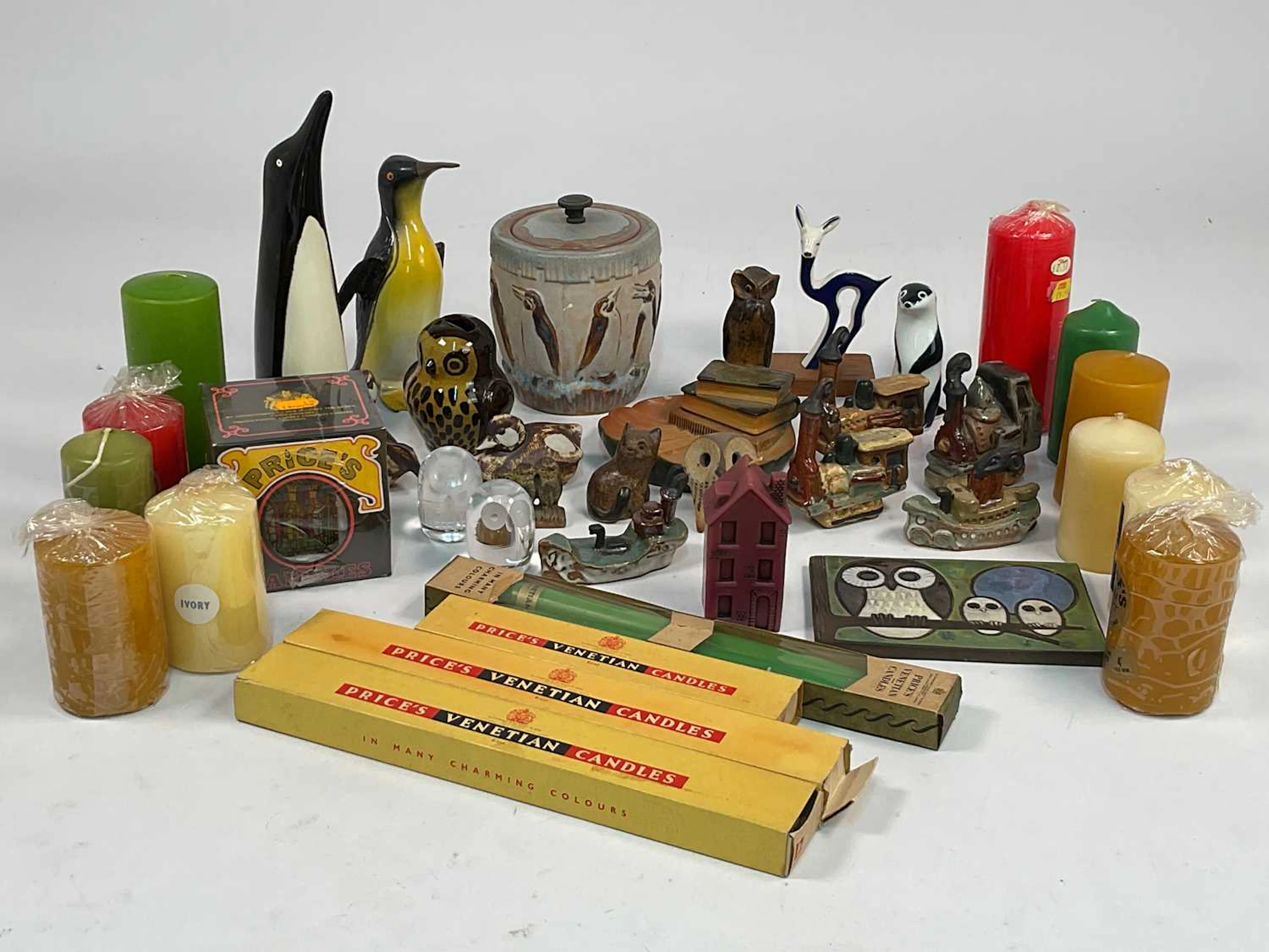 A quantity of ceramics comprising models of various animals