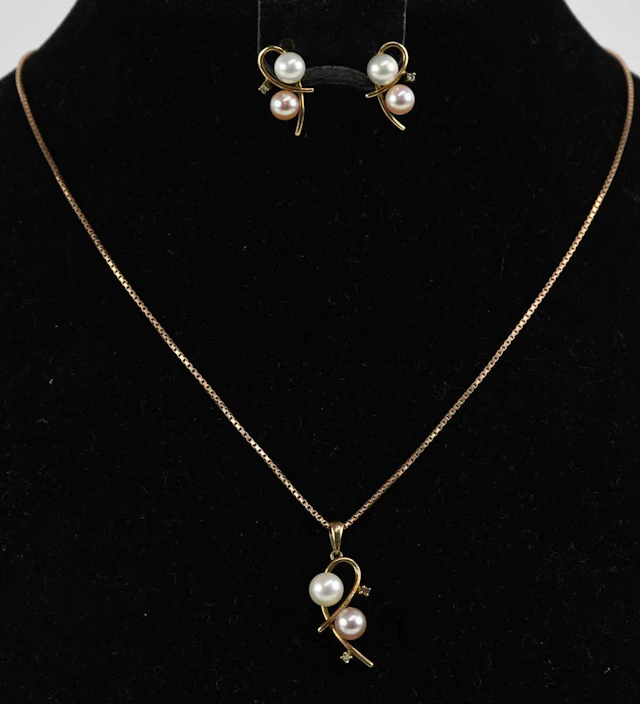 A 9ct yellow gold fine dainty link necklace