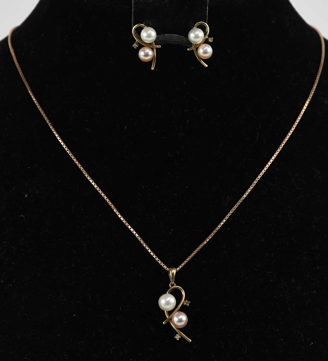 A 9ct yellow gold fine dainty link necklace