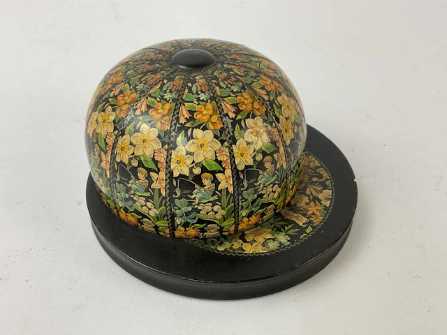 CLARK & CO; an Anchor Sewing Cotton's wooden container