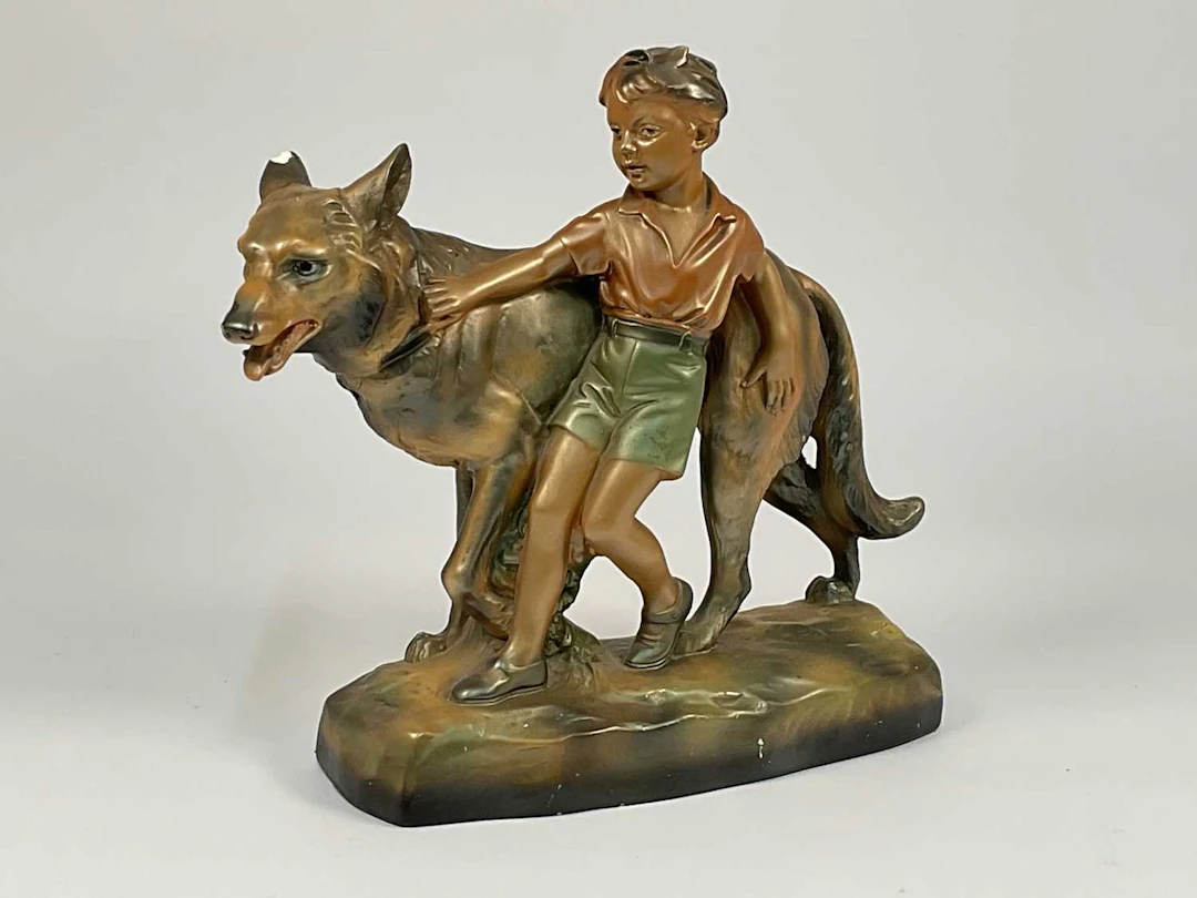 A 1930s painted chalkware figure