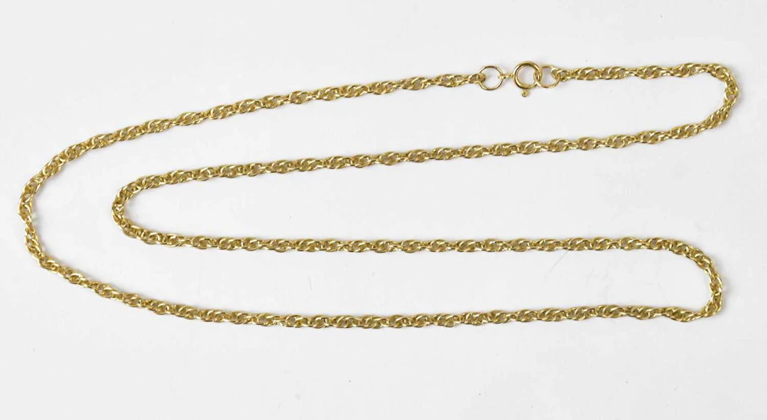 A 9ct yellow gold rope twist chain necklace
