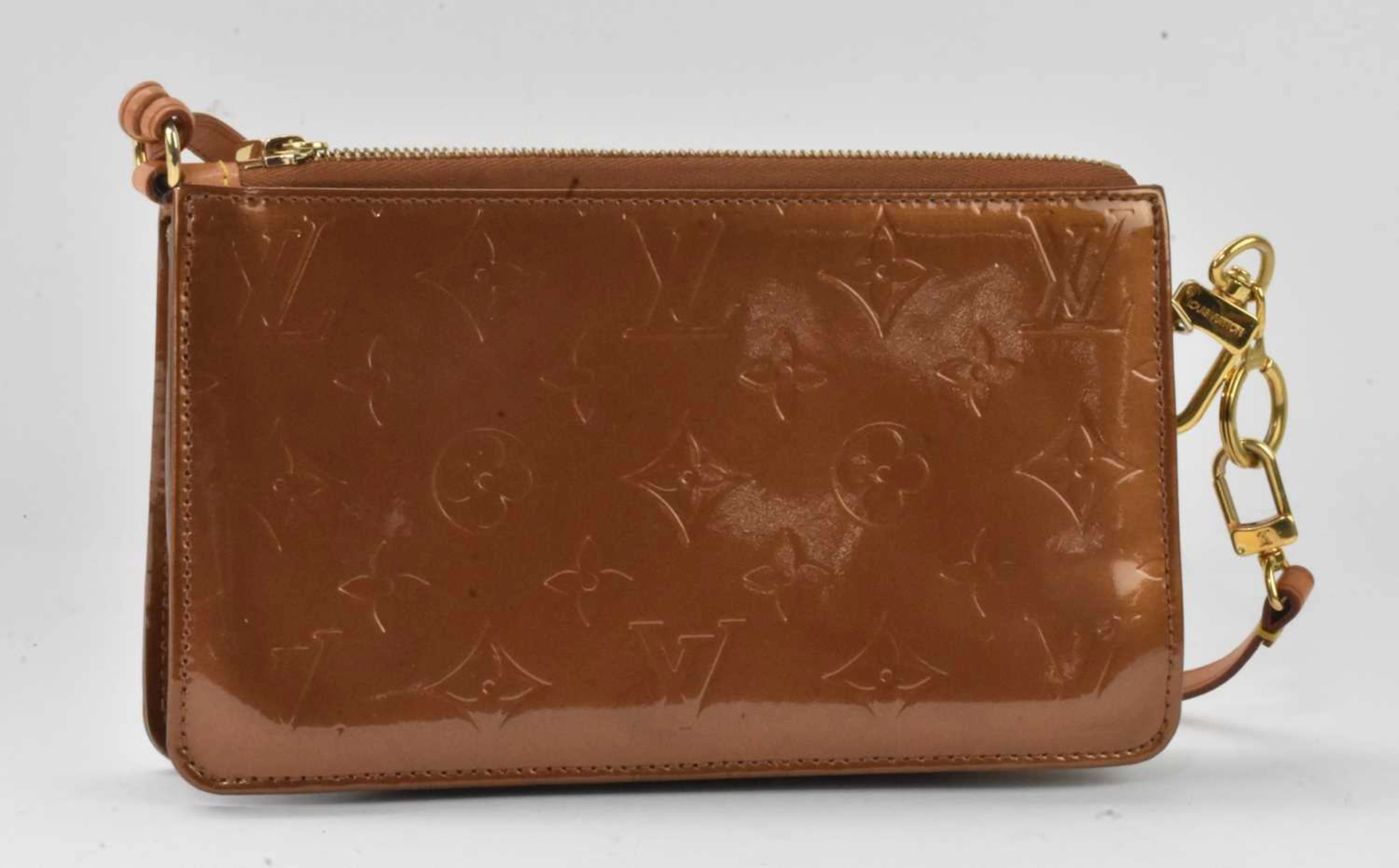 LOUIS VUITTON; a lady's monogram Vernis Lexington Pochette bag