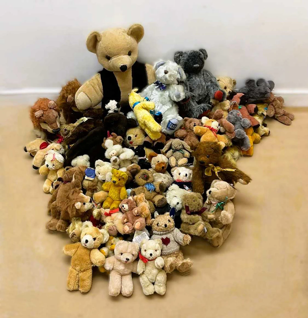 A large quantity of vintage and modern bears