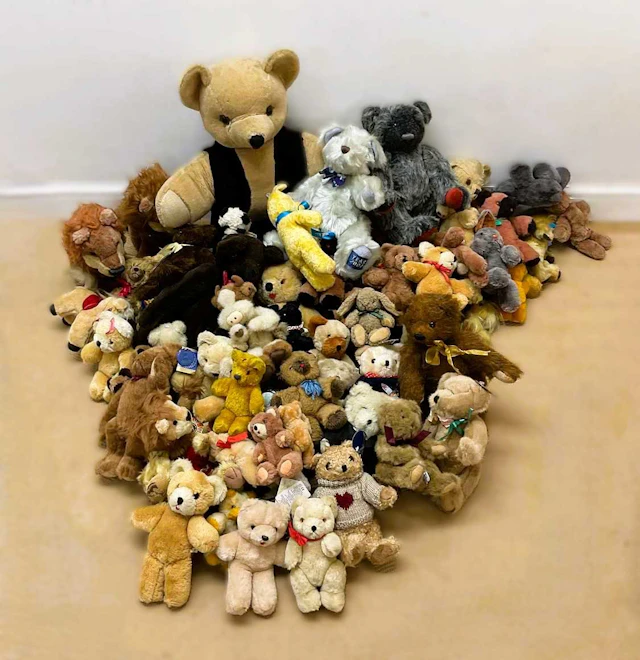 A large quantity of vintage and modern bears