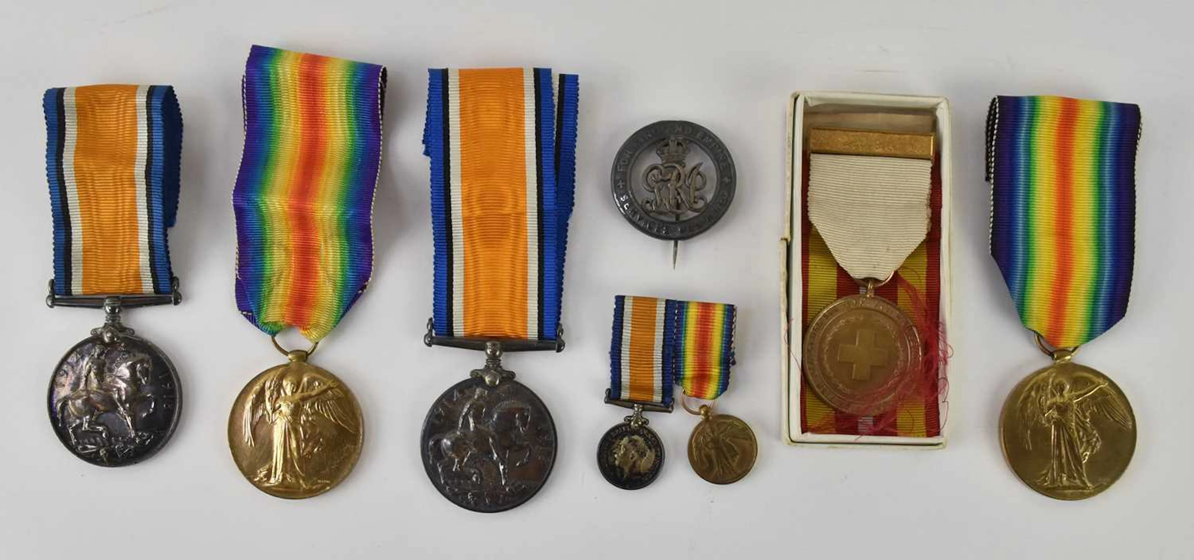 Two pairs of WWI medals