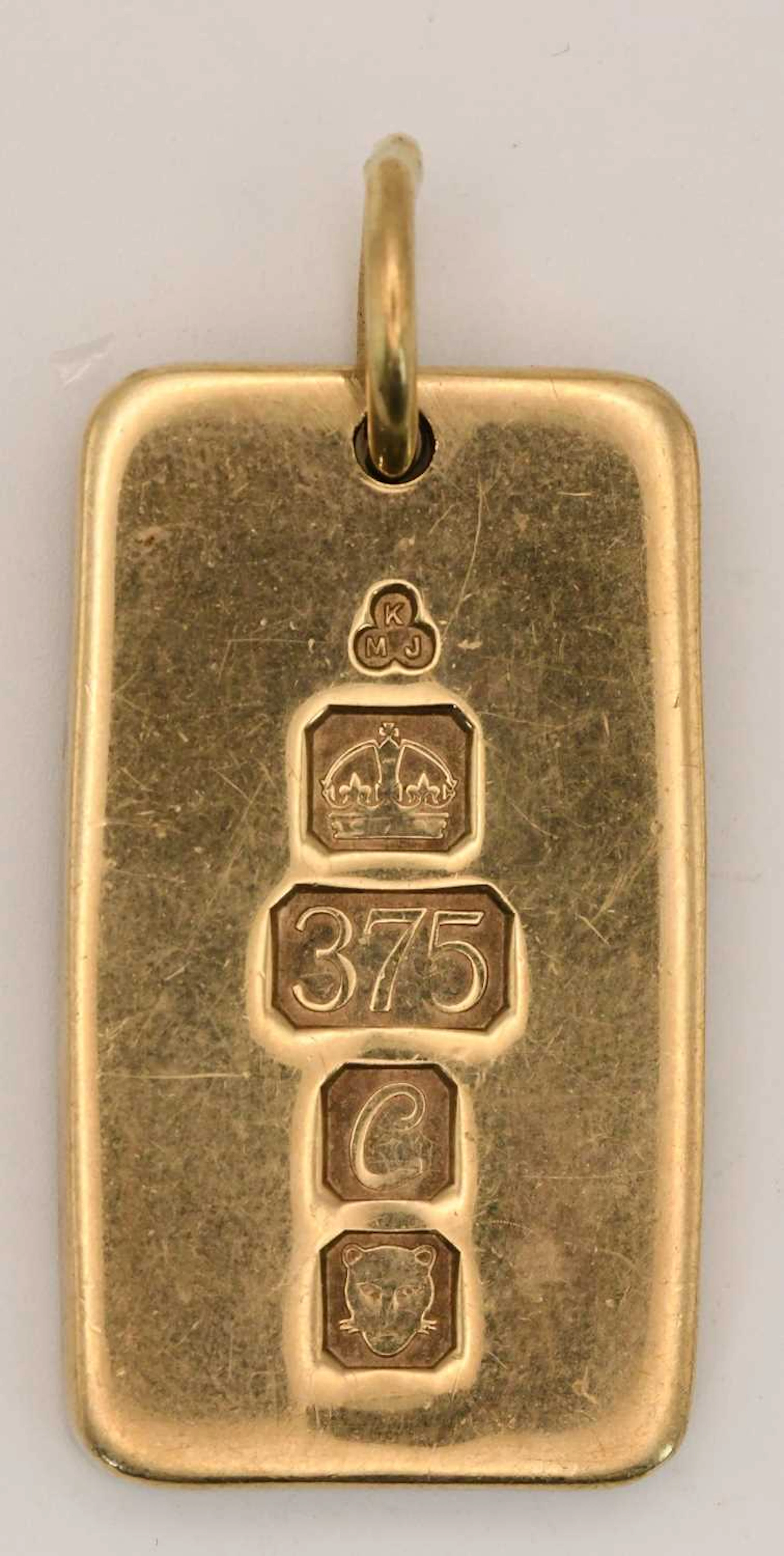 An Elizabeth II 9ct yellow gold rectangular ingot pendant