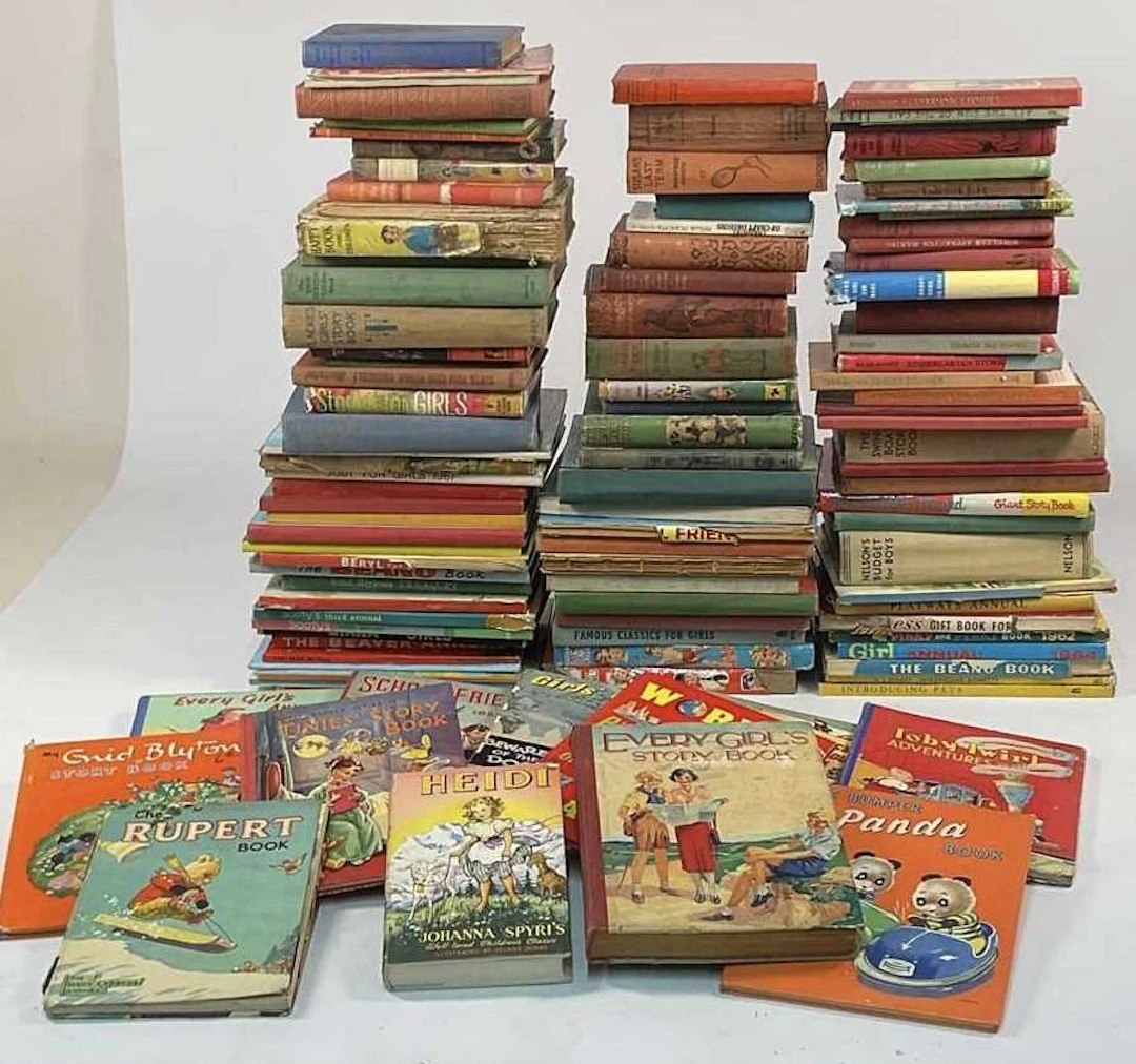A quantity of children's annuals to include Beano